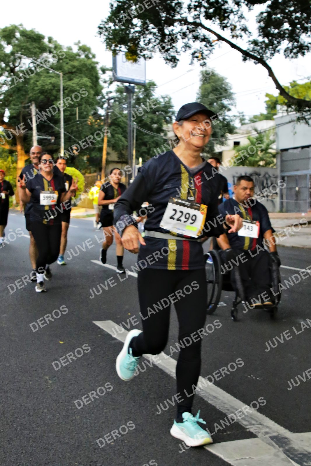 Foto de la X Carrera Leones Negros Red Cola 2026 en Rectoría General de la UdeG, Av. Juárez 976 (meta en Av. Enrique Díaz de León y Pedro Moreno), Guadalajara a las 05:06 · dorsal 2299, 5995, 143