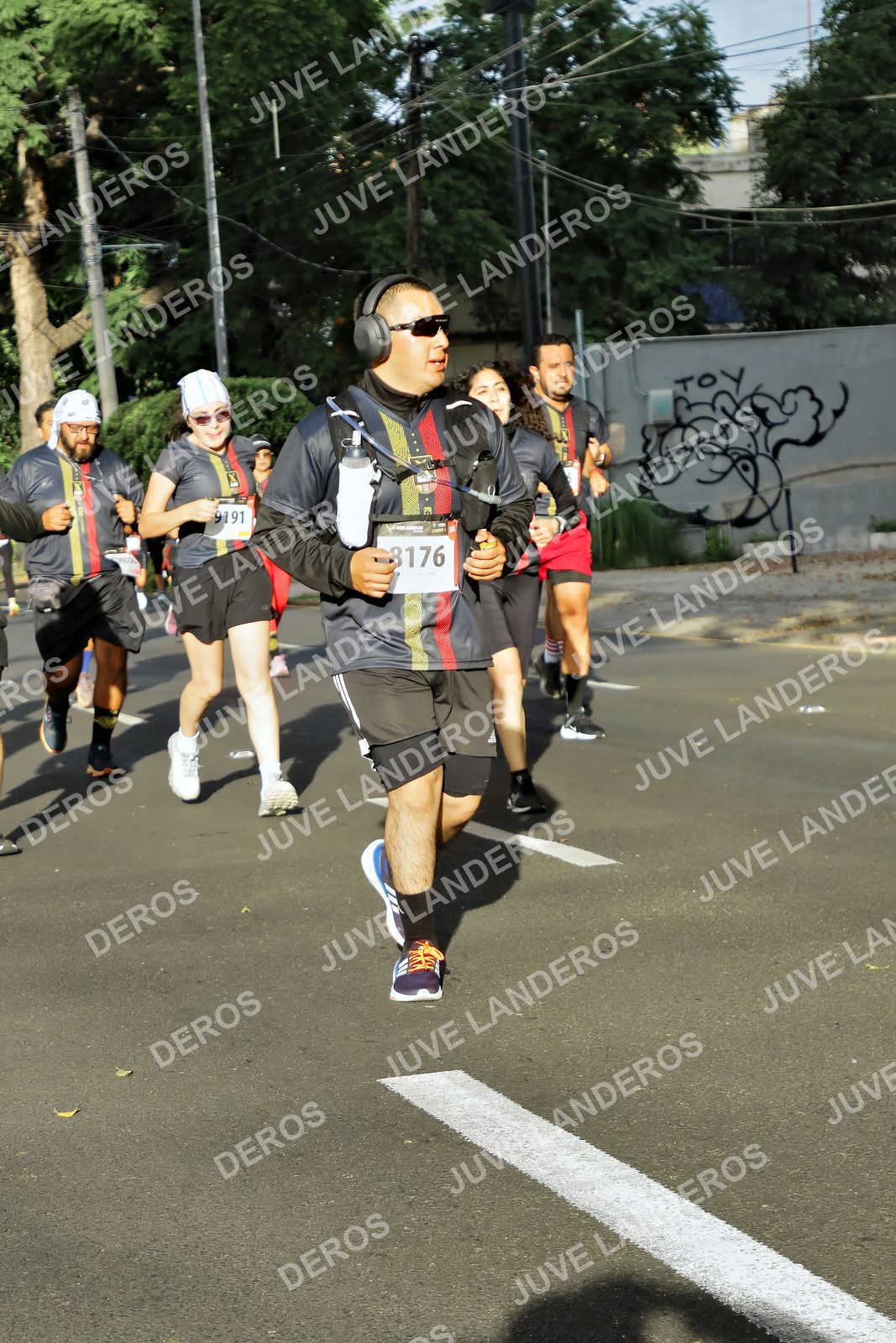Foto de la X Carrera Leones Negros Red Cola 2026 en Rectoría General de la UdeG, Av. Juárez 976 (meta en Av. Enrique Díaz de León y Pedro Moreno), Guadalajara a las 07:57 · dorsal 8176, 9191
