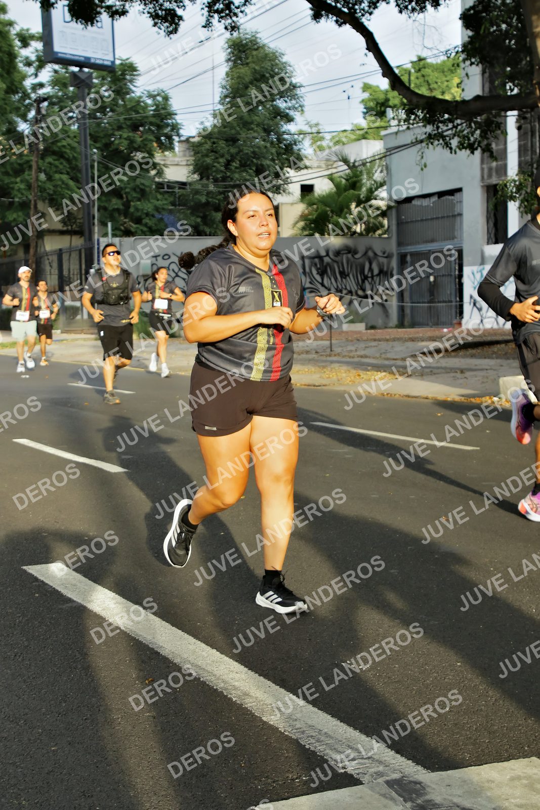 Foto de la X Carrera Leones Negros Red Cola 2026 en Rectoría General de la UdeG, Av. Juárez 976 (meta en Av. Enrique Díaz de León y Pedro Moreno), Guadalajara a las 07:33