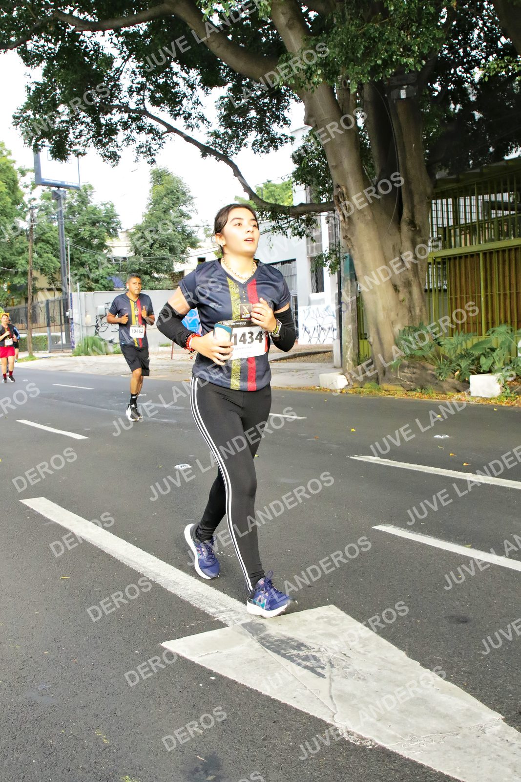 Foto de la X Carrera Leones Negros Red Cola 2026 en Rectoría General de la UdeG, Av. Juárez 976 (meta en Av. Enrique Díaz de León y Pedro Moreno), Guadalajara a las 08:08 · dorsal 1434, 10462
