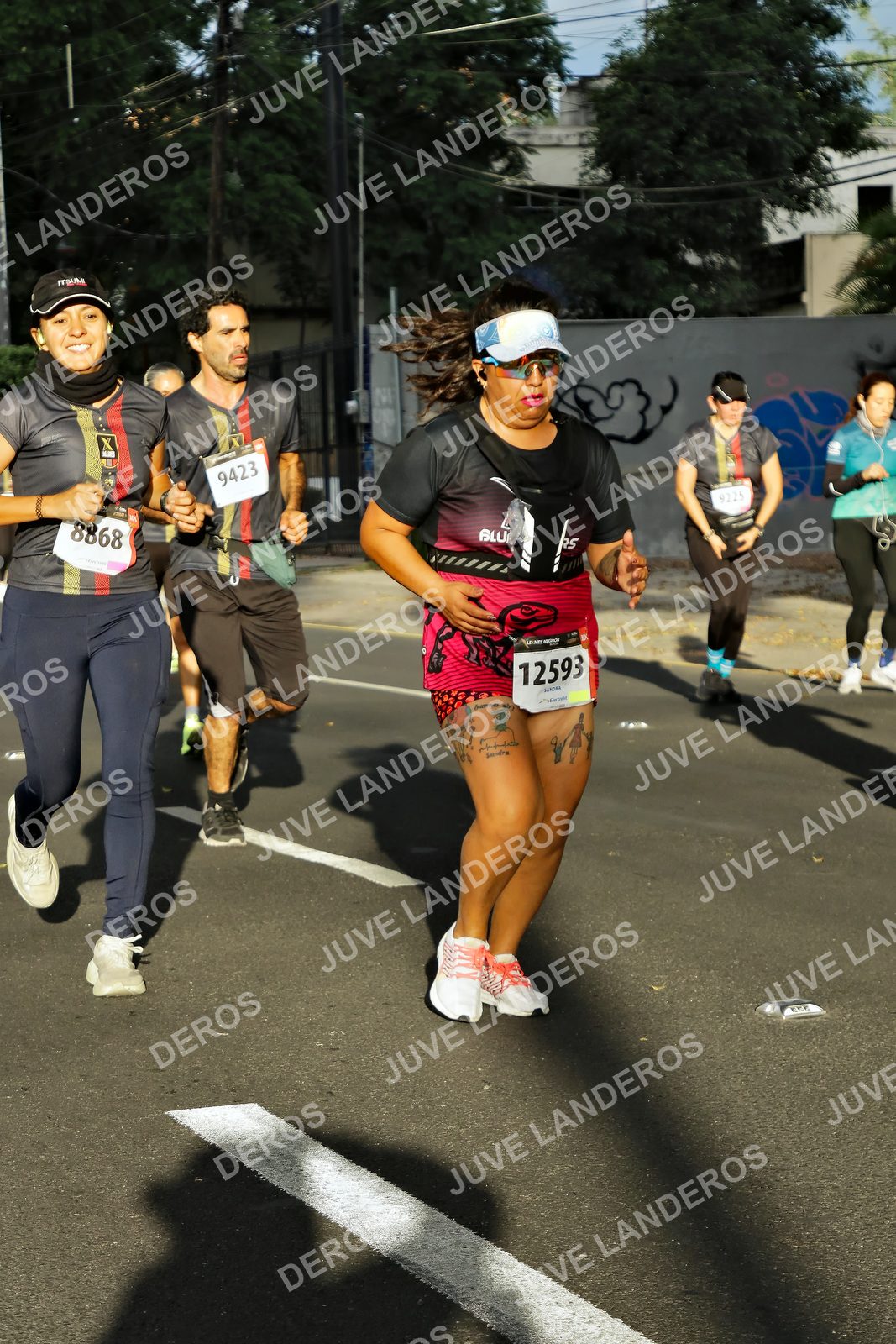 Foto de la X Carrera Leones Negros Red Cola 2026 en Rectoría General de la UdeG, Av. Juárez 976 (meta en Av. Enrique Díaz de León y Pedro Moreno), Guadalajara a las 07:41 · dorsal 12593, 9423, 8868, 9225