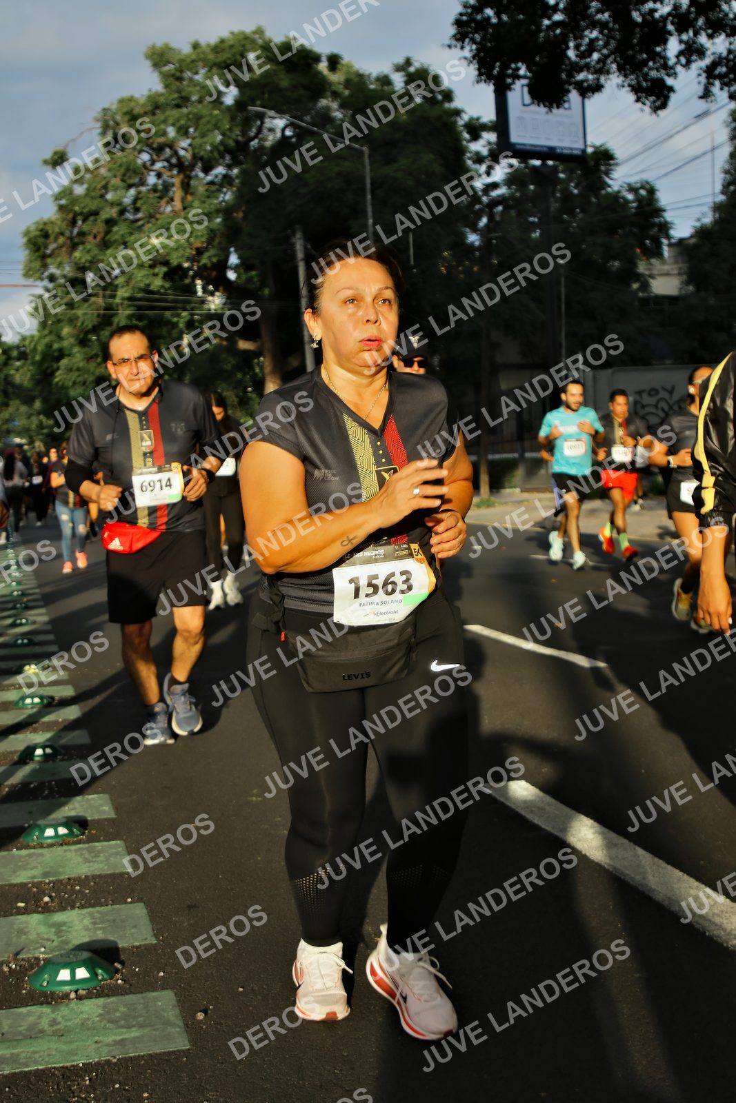 Foto de la X Carrera Leones Negros Red Cola 2026 en Rectoría General de la UdeG, Av. Juárez 976 (meta en Av. Enrique Díaz de León y Pedro Moreno), Guadalajara a las 07:32 · dorsal 1563, 6914