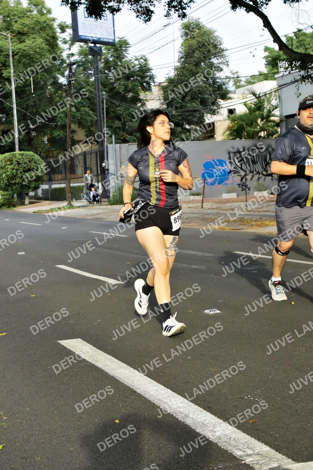 Foto de la X Carrera Leones Negros Red Cola 2026 en Rectoría General de la UdeG, Av. Juárez 976 (meta en Av. Enrique Díaz de León y Pedro Moreno), Guadalajara a las 08:04 · dorsal 898, 11