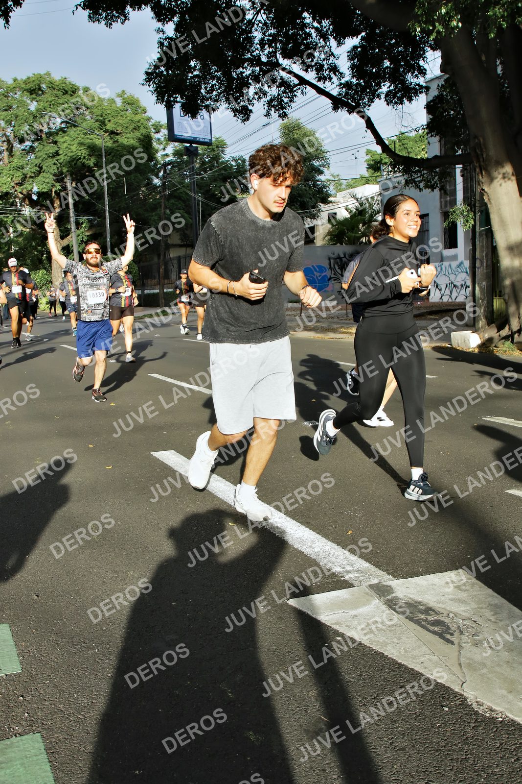 Foto de la X Carrera Leones Negros Red Cola 2026 en Rectoría General de la UdeG, Av. Juárez 976 (meta en Av. Enrique Díaz de León y Pedro Moreno), Guadalajara a las 07:59 · dorsal 10330