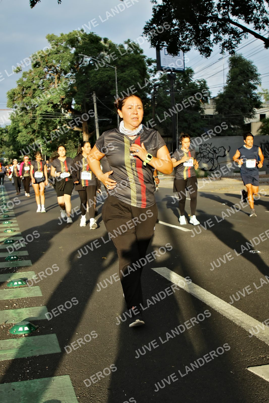 Foto de la X Carrera Leones Negros Red Cola 2026 en Rectoría General de la UdeG, Av. Juárez 976 (meta en Av. Enrique Díaz de León y Pedro Moreno), Guadalajara a las 07:29 · dorsal 6063