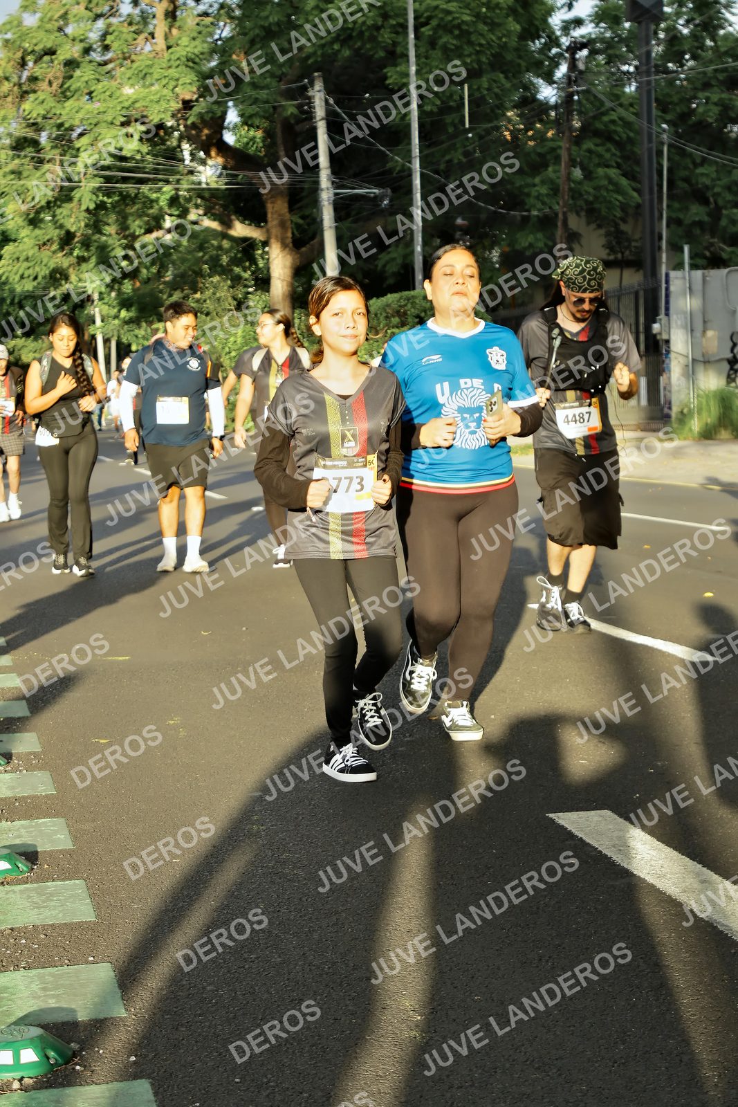 Foto de la X Carrera Leones Negros Red Cola 2026 en Rectoría General de la UdeG, Av. Juárez 976 (meta en Av. Enrique Díaz de León y Pedro Moreno), Guadalajara a las 07:28 · dorsal 773, 4487