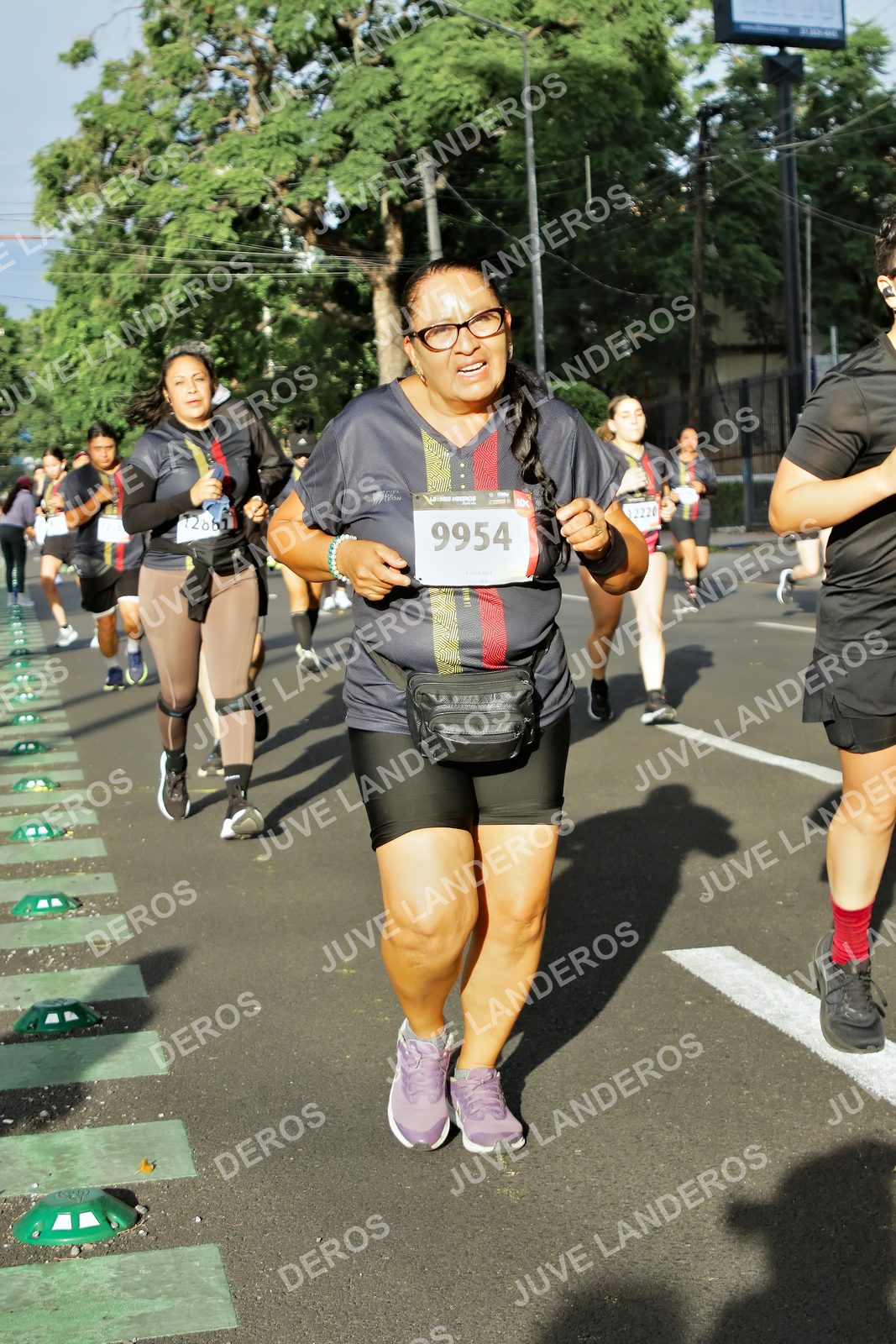 Foto de la X Carrera Leones Negros Red Cola 2026 en Rectoría General de la UdeG, Av. Juárez 976 (meta en Av. Enrique Díaz de León y Pedro Moreno), Guadalajara a las 08:00 · dorsal 9954, 2220