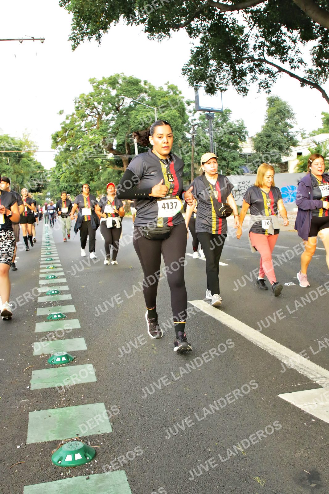 Foto de la X Carrera Leones Negros Red Cola 2026 en Rectoría General de la UdeG, Av. Juárez 976 (meta en Av. Enrique Díaz de León y Pedro Moreno), Guadalajara a las 07:21 · dorsal 4137, 26, 1189
