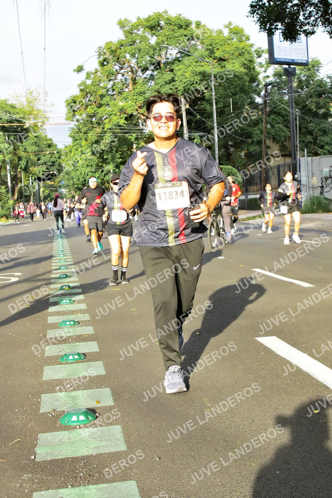 Foto de la X Carrera Leones Negros Red Cola 2026 en Rectoría General de la UdeG, Av. Juárez 976 (meta en Av. Enrique Díaz de León y Pedro Moreno), Guadalajara a las 08:01 · dorsal 11834