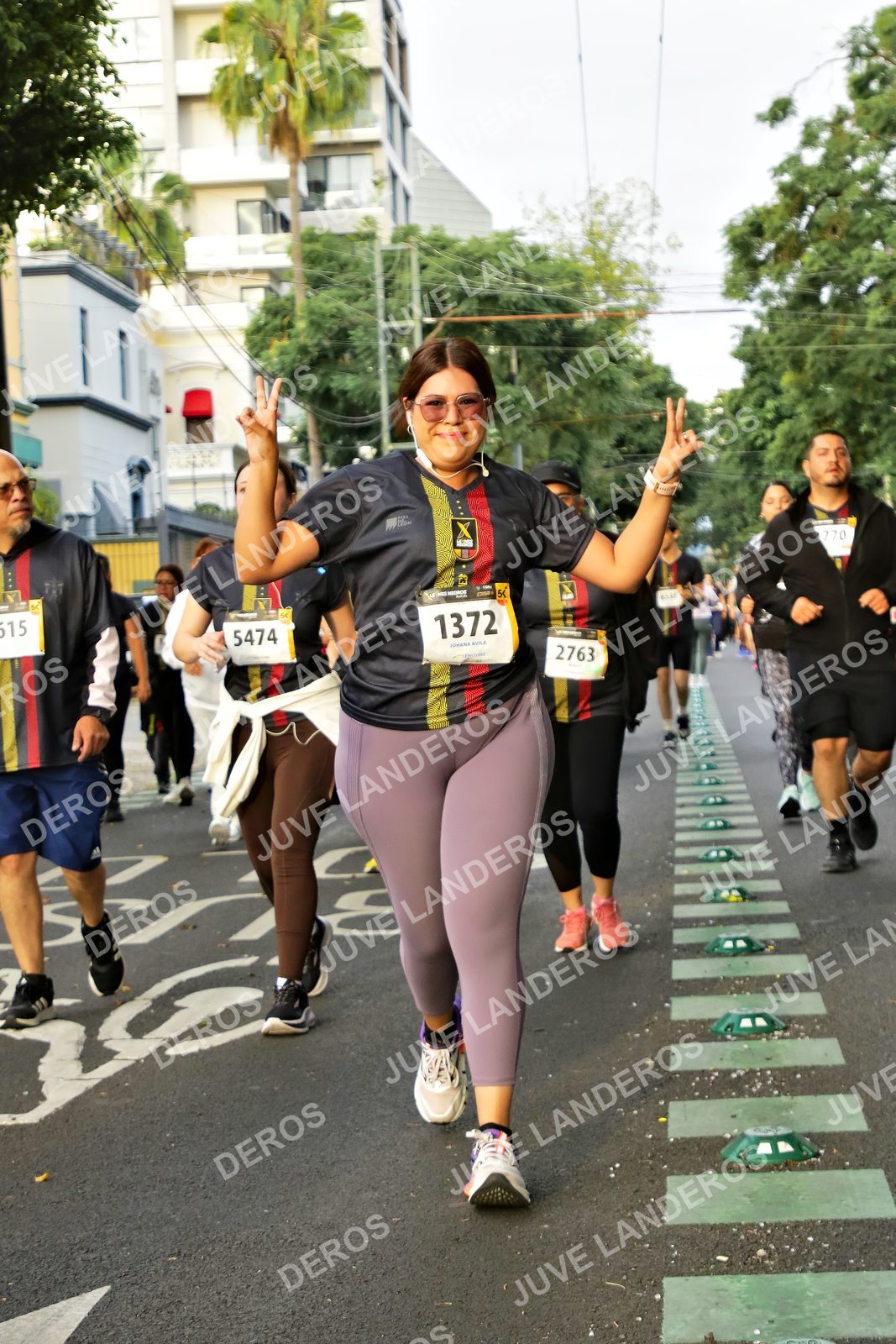 Foto de la X Carrera Leones Negros Red Cola 2026 en Rectoría General de la UdeG, Av. Juárez 976 (meta en Av. Enrique Díaz de León y Pedro Moreno), Guadalajara a las 07:21 · dorsal 1372, 5474, 2763, 770