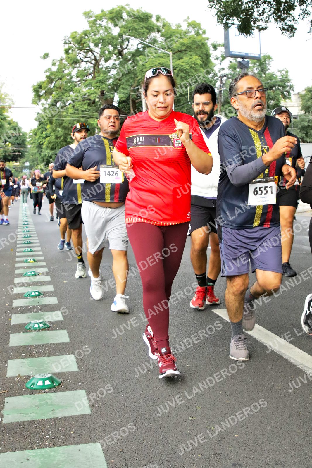 Foto de la X Carrera Leones Negros Red Cola 2026 en Rectoría General de la UdeG, Av. Juárez 976 (meta en Av. Enrique Díaz de León y Pedro Moreno), Guadalajara a las 07:17 · dorsal 1426, 6551