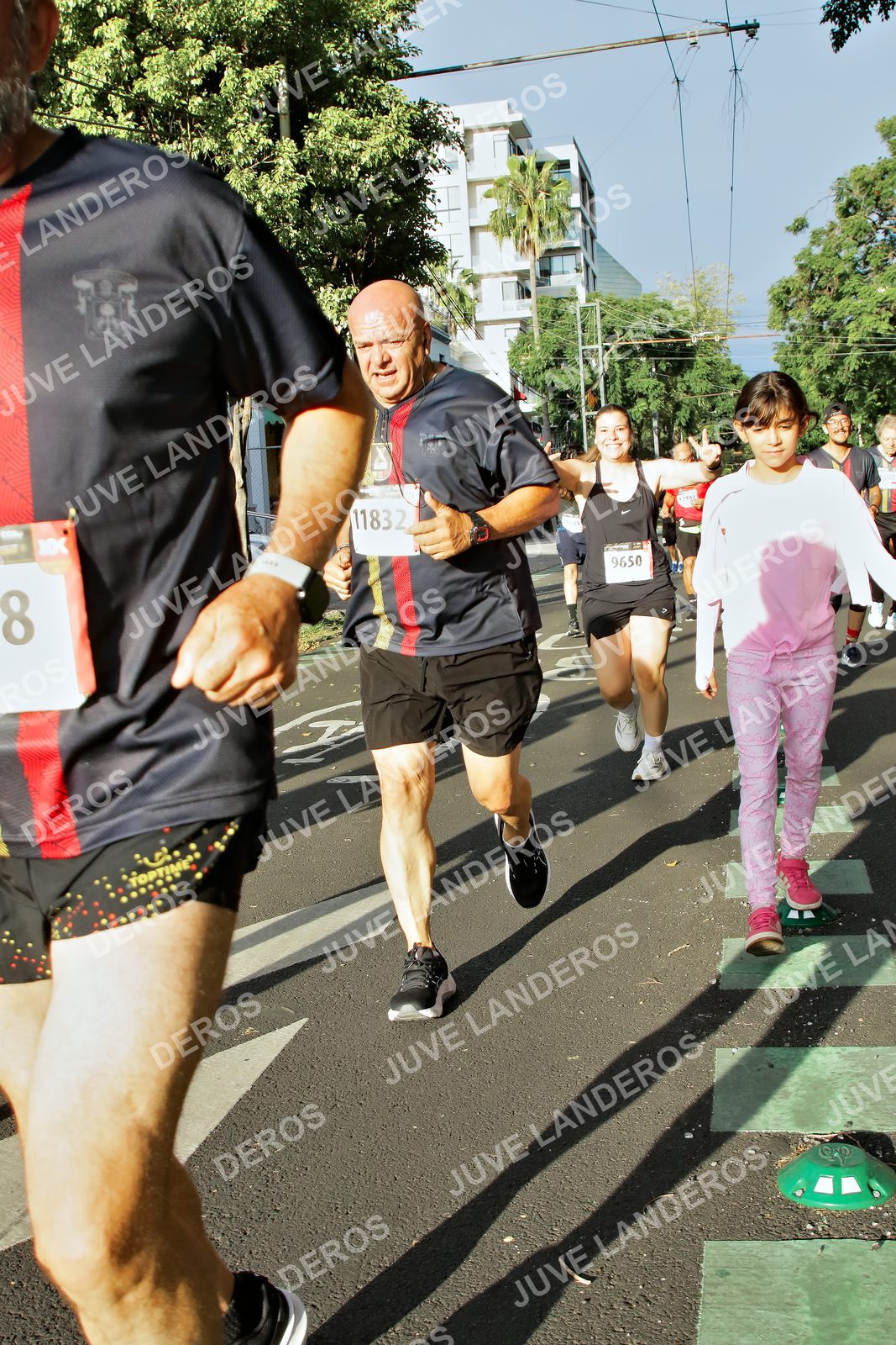 Foto de la X Carrera Leones Negros Red Cola 2026 en Rectoría General de la UdeG, Av. Juárez 976 (meta en Av. Enrique Díaz de León y Pedro Moreno), Guadalajara a las 07:56 · dorsal 11832, 9650