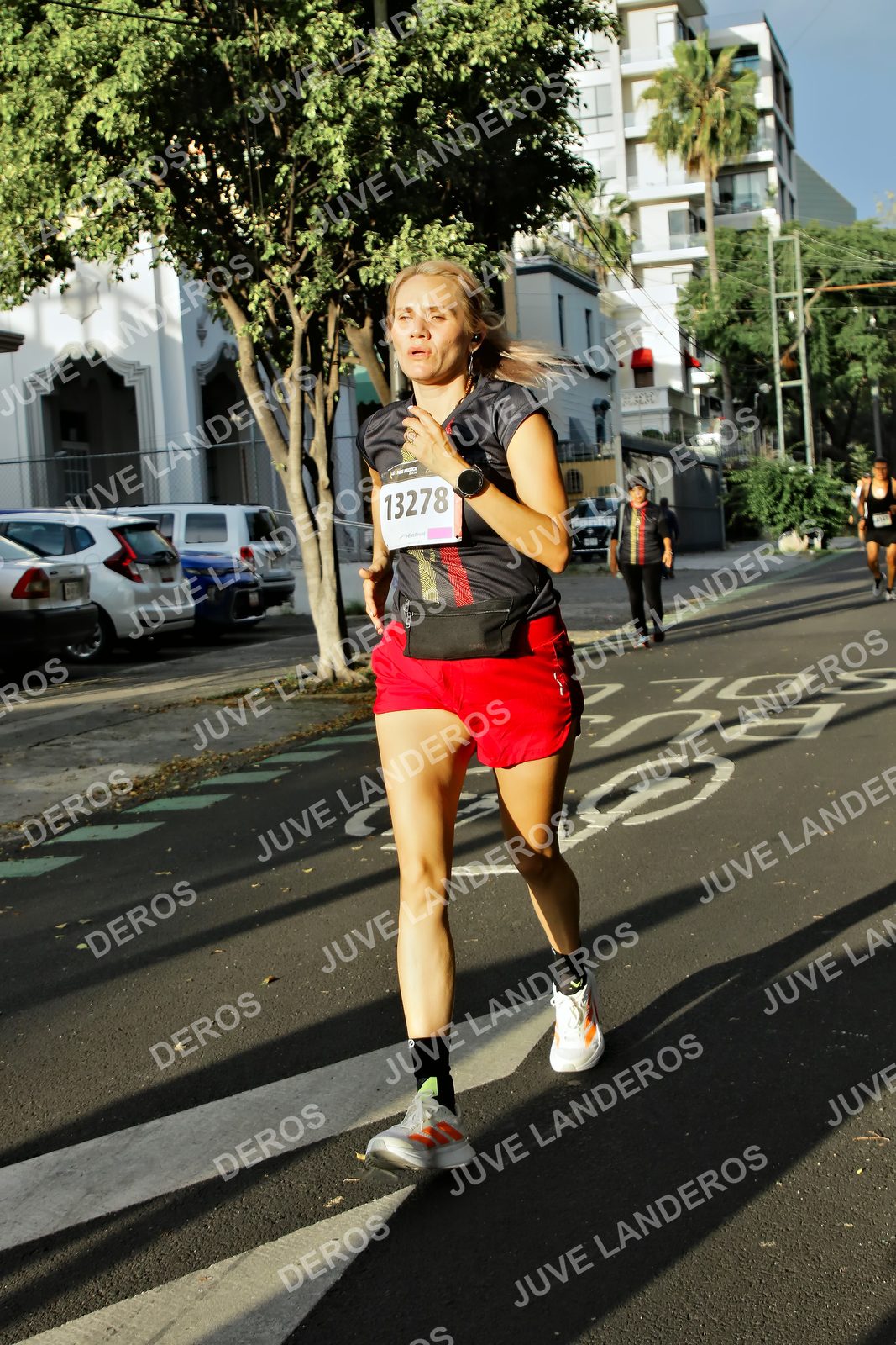 Foto de la X Carrera Leones Negros Red Cola 2026 en Rectoría General de la UdeG, Av. Juárez 976 (meta en Av. Enrique Díaz de León y Pedro Moreno), Guadalajara a las 07:42 · dorsal 13278
