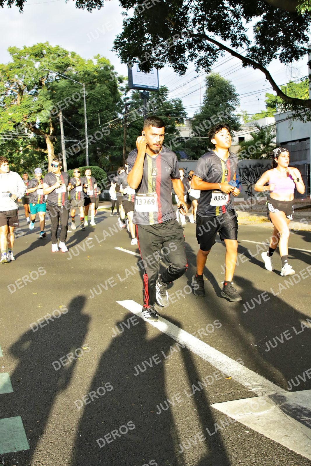 Foto de la X Carrera Leones Negros Red Cola 2026 en Rectoría General de la UdeG, Av. Juárez 976 (meta en Av. Enrique Díaz de León y Pedro Moreno), Guadalajara a las 07:44 · dorsal 8356, 13269