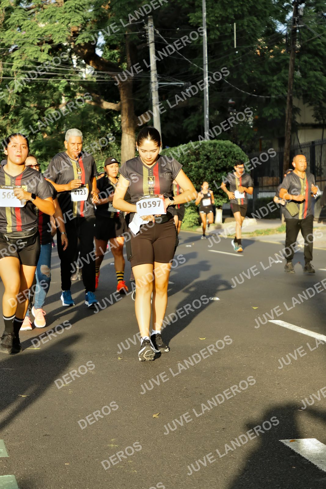 Foto de la X Carrera Leones Negros Red Cola 2026 en Rectoría General de la UdeG, Av. Juárez 976 (meta en Av. Enrique Díaz de León y Pedro Moreno), Guadalajara a las 07:32 · dorsal 10597, 569, 4123