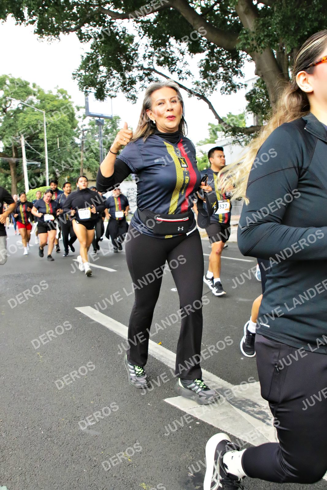 Foto de la X Carrera Leones Negros Red Cola 2026 en Rectoría General de la UdeG, Av. Juárez 976 (meta en Av. Enrique Díaz de León y Pedro Moreno), Guadalajara a las 07:17 · dorsal 527