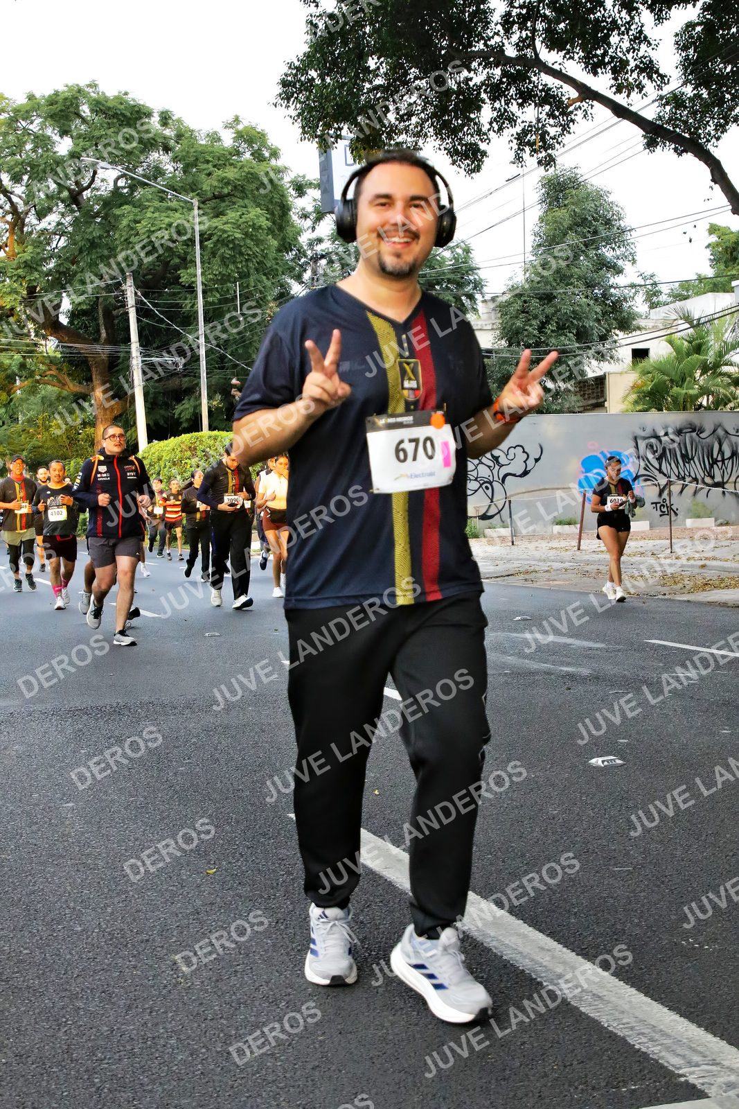 Foto de la X Carrera Leones Negros Red Cola 2026 en Rectoría General de la UdeG, Av. Juárez 976 (meta en Av. Enrique Díaz de León y Pedro Moreno), Guadalajara a las 05:08 · dorsal 670