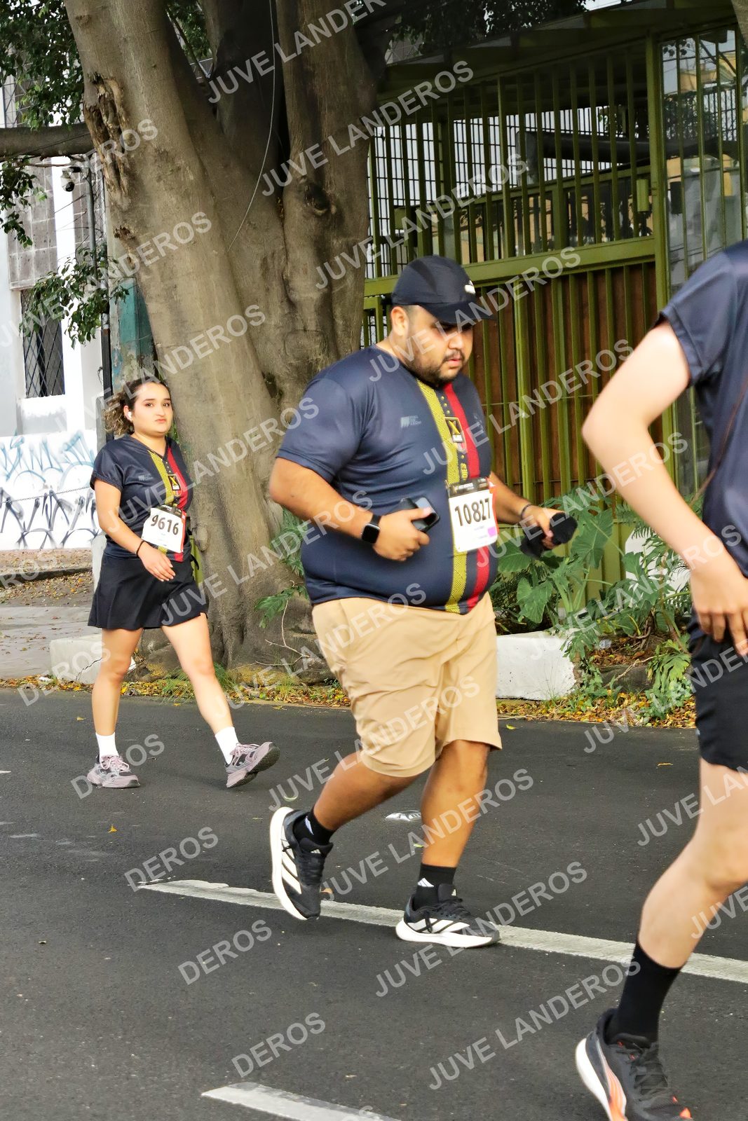 Foto de la X Carrera Leones Negros Red Cola 2026 en Rectoría General de la UdeG, Av. Juárez 976 (meta en Av. Enrique Díaz de León y Pedro Moreno), Guadalajara a las 08:17 · dorsal 10827, 9616