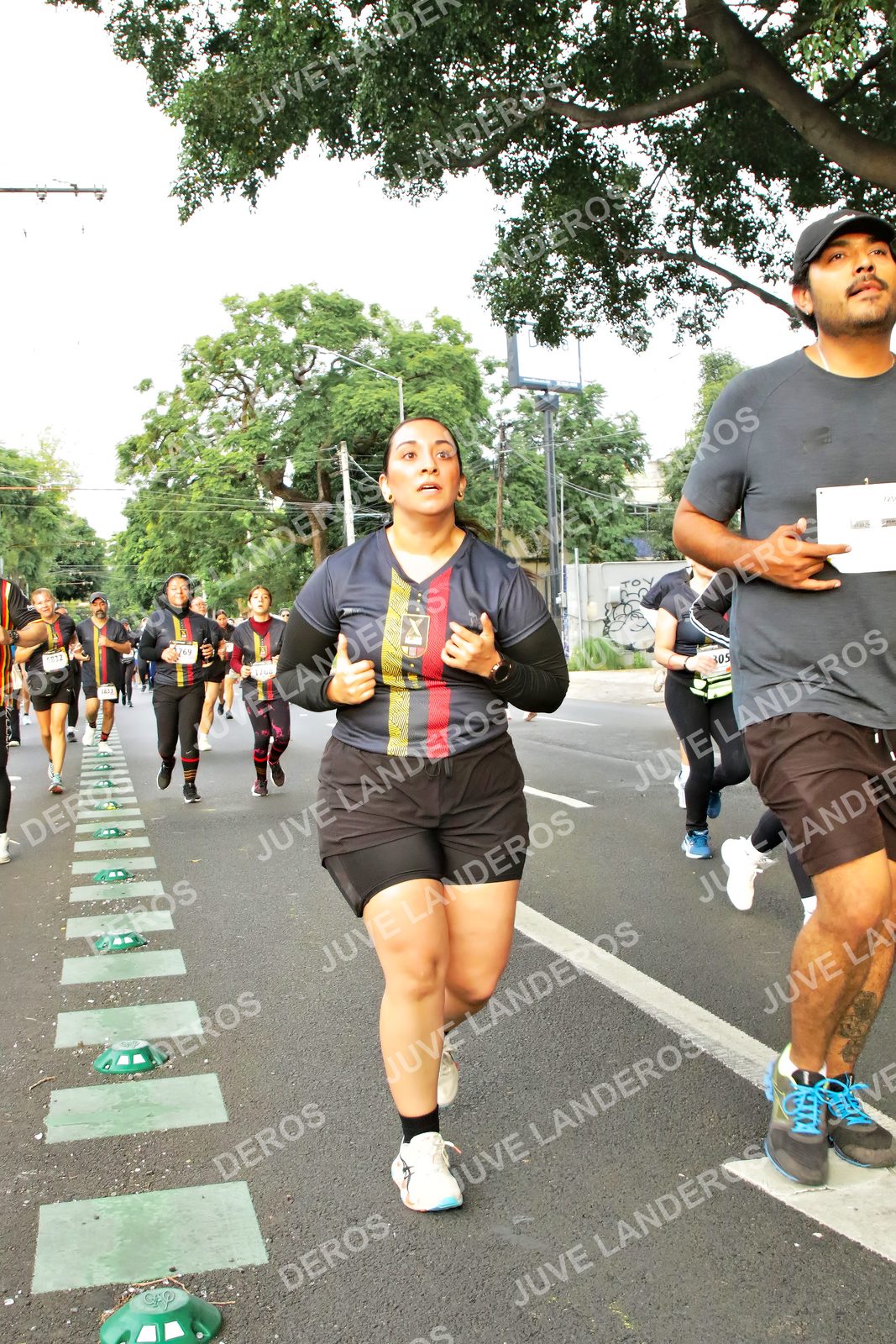 Foto de la X Carrera Leones Negros Red Cola 2026 en Rectoría General de la UdeG, Av. Juárez 976 (meta en Av. Enrique Díaz de León y Pedro Moreno), Guadalajara a las 07:20 · dorsal 305