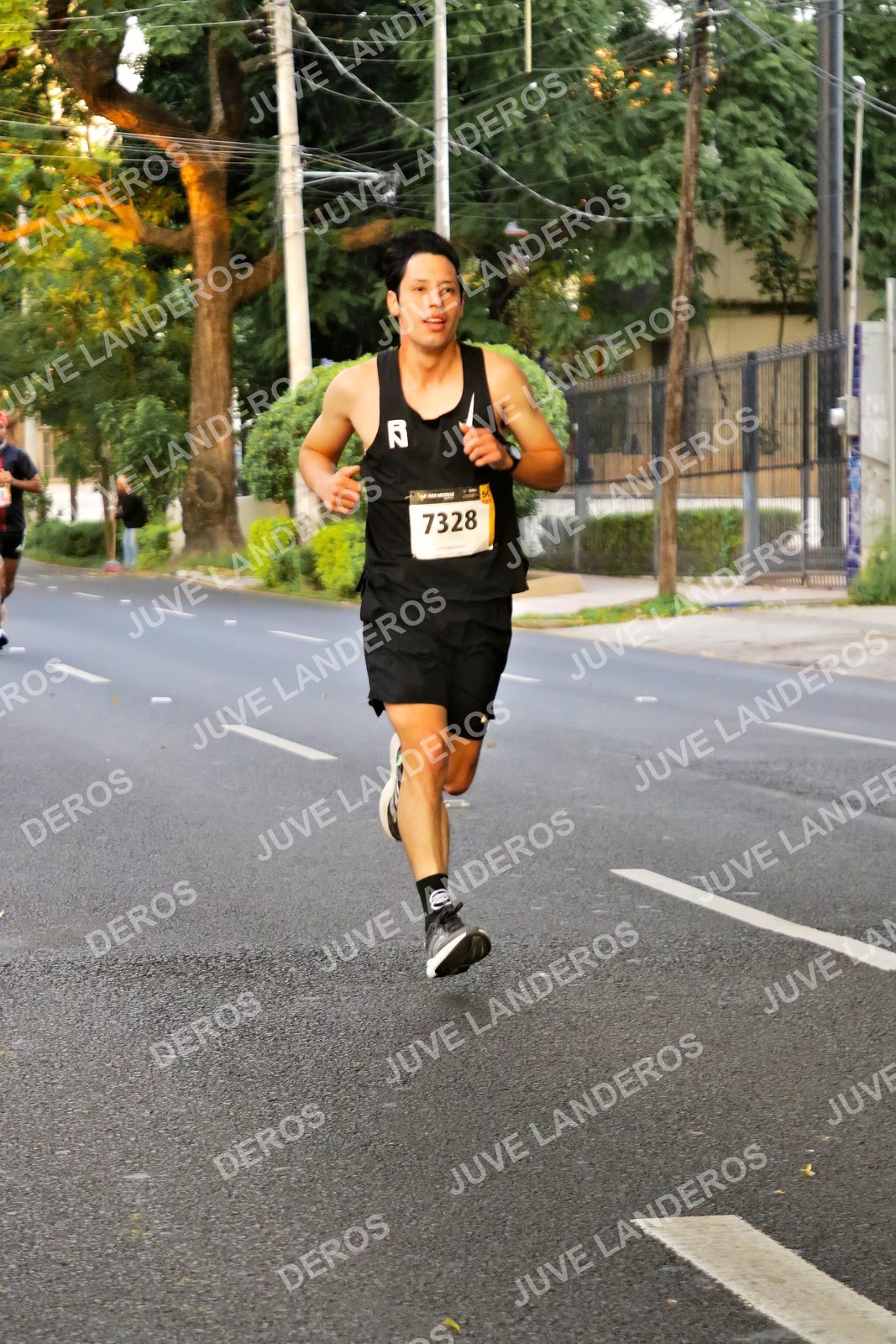 Foto de la X Carrera Leones Negros Red Cola 2026 en Rectoría General de la UdeG, Av. Juárez 976 (meta en Av. Enrique Díaz de León y Pedro Moreno), Guadalajara a las 04:59 · dorsal 7328