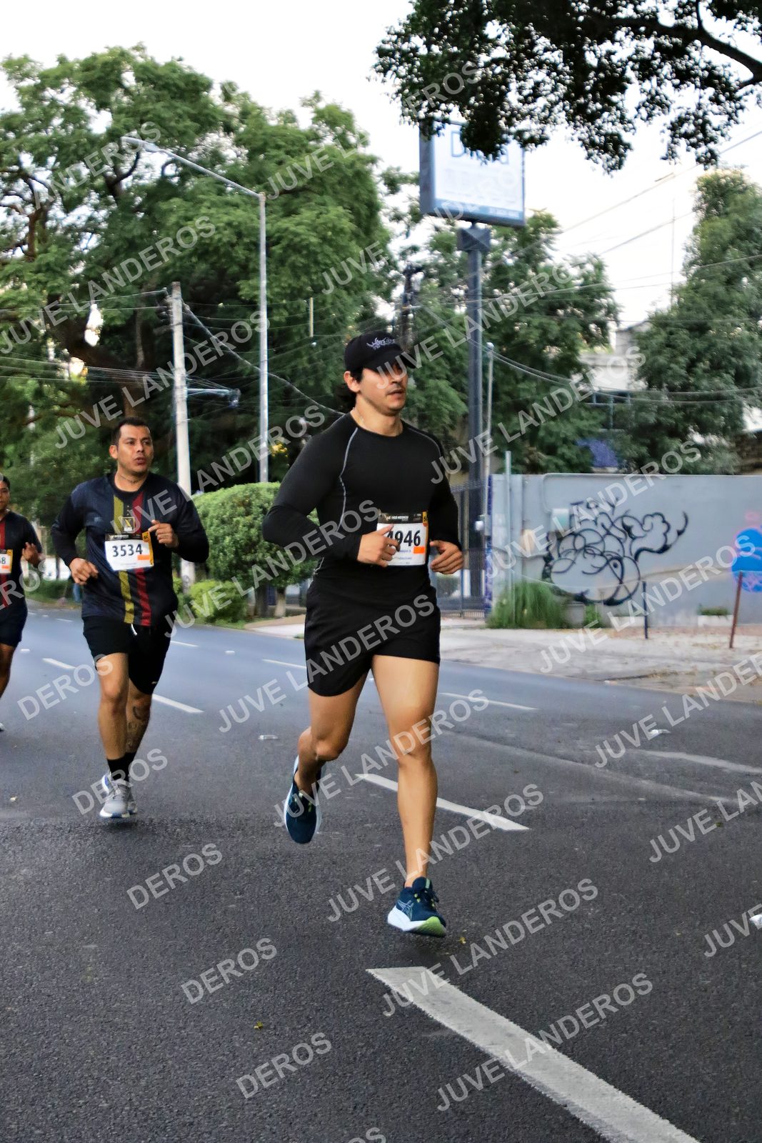 Foto de la X Carrera Leones Negros Red Cola 2026 en Rectoría General de la UdeG, Av. Juárez 976 (meta en Av. Enrique Díaz de León y Pedro Moreno), Guadalajara a las 04:57 · dorsal 3534, 946