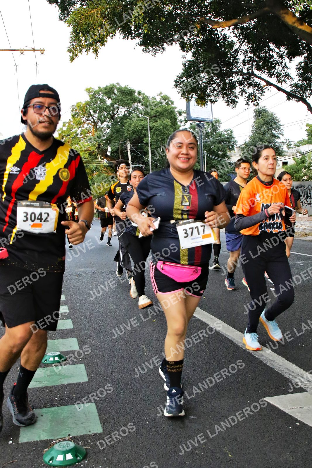 Foto de la X Carrera Leones Negros Red Cola 2026 en Rectoría General de la UdeG, Av. Juárez 976 (meta en Av. Enrique Díaz de León y Pedro Moreno), Guadalajara a las 05:07 · dorsal 3042, 3717