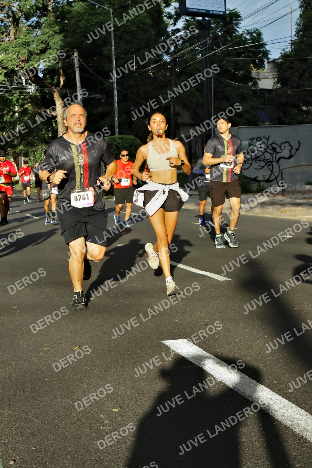 Foto de la X Carrera Leones Negros Red Cola 2026 en Rectoría General de la UdeG, Av. Juárez 976 (meta en Av. Enrique Díaz de León y Pedro Moreno), Guadalajara a las 07:44 · dorsal 8761