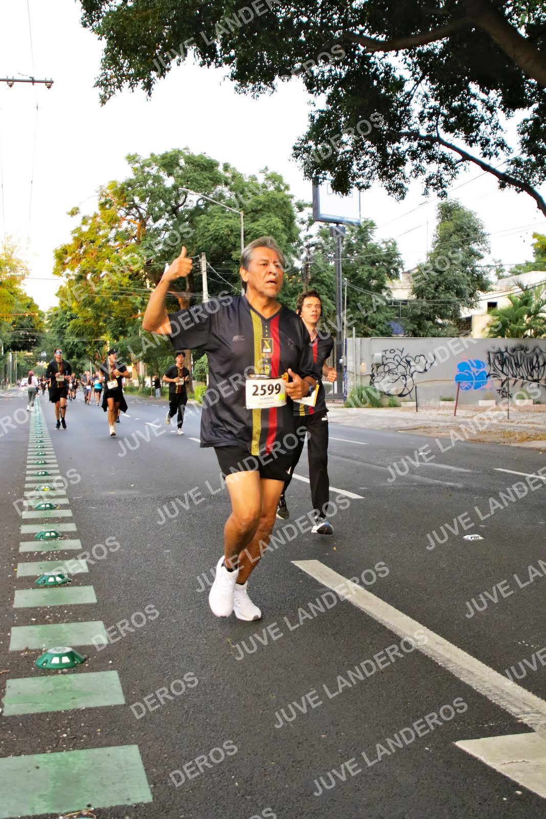 Foto de la X Carrera Leones Negros Red Cola 2026 en Rectoría General de la UdeG, Av. Juárez 976 (meta en Av. Enrique Díaz de León y Pedro Moreno), Guadalajara a las 04:59 · dorsal 2599