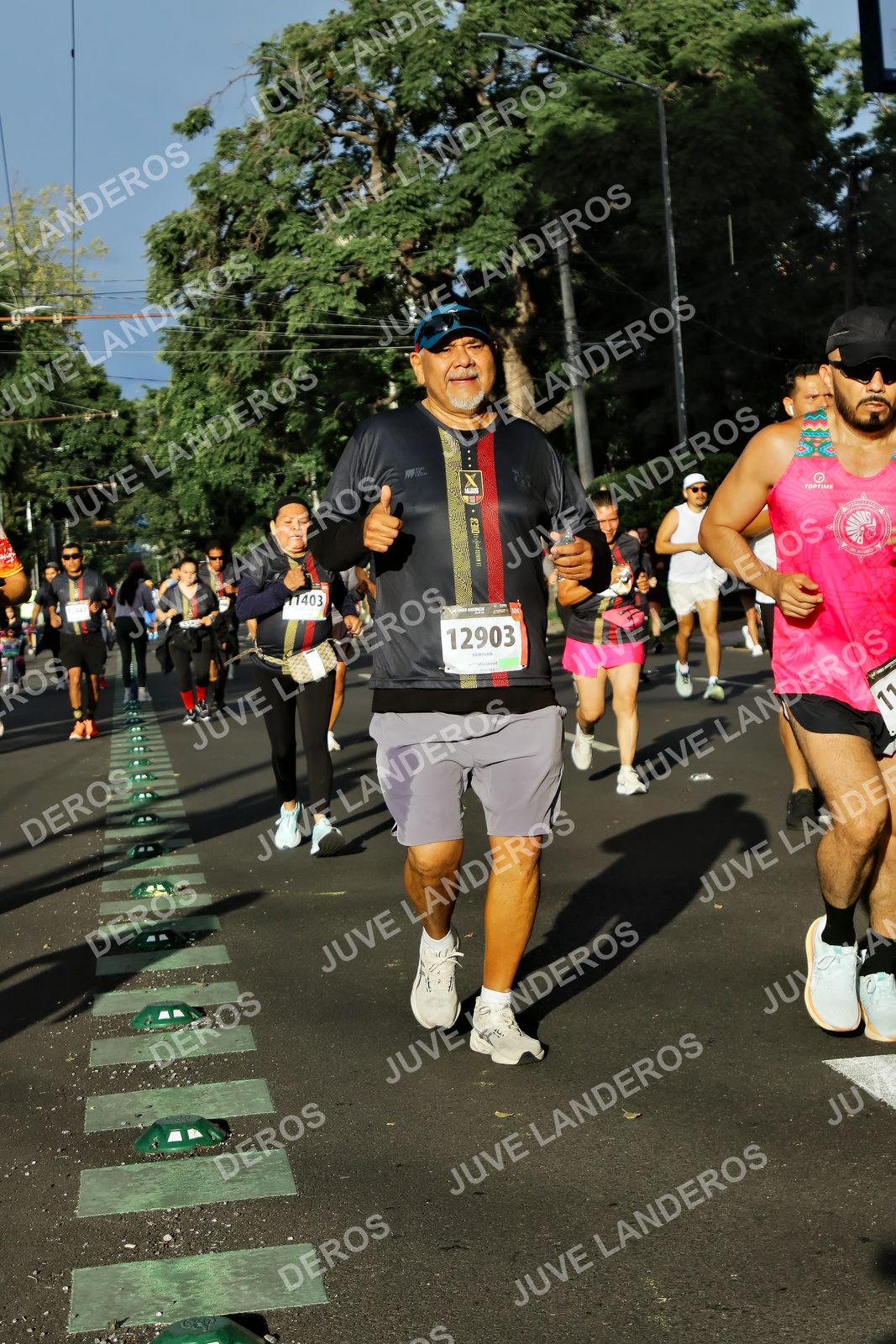 Foto de la X Carrera Leones Negros Red Cola 2026 en Rectoría General de la UdeG, Av. Juárez 976 (meta en Av. Enrique Díaz de León y Pedro Moreno), Guadalajara a las 07:52 · dorsal 12903, 11403