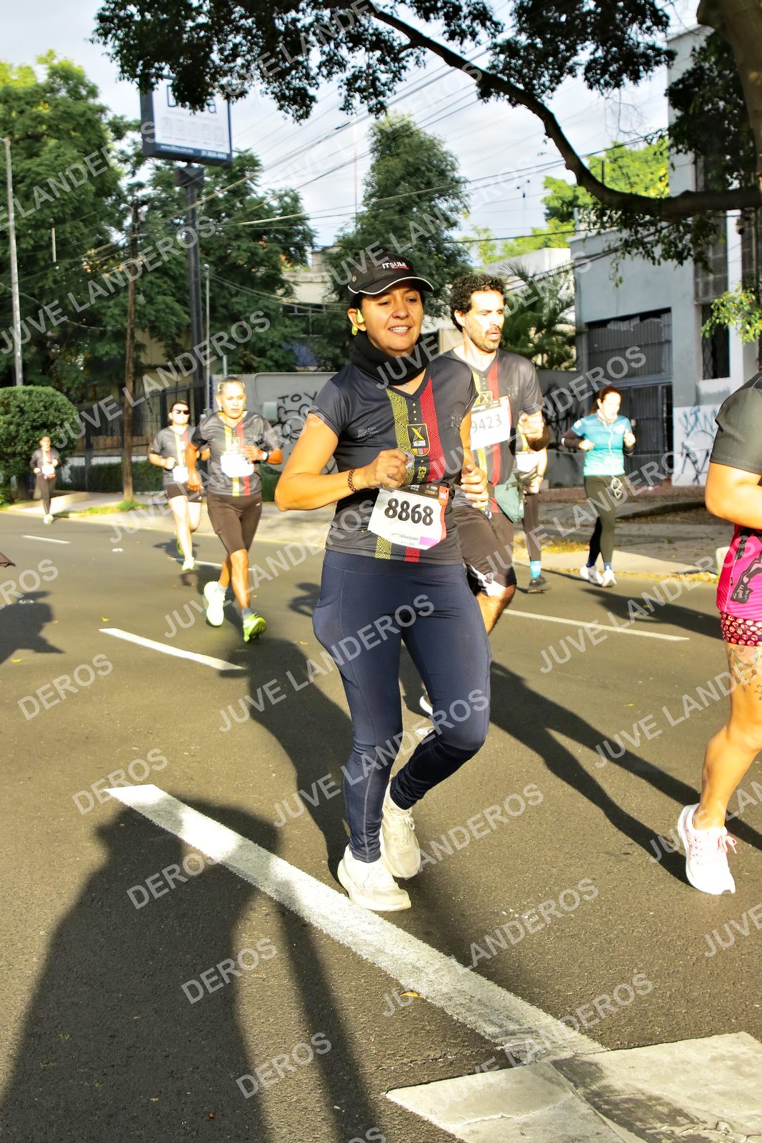 Foto de la X Carrera Leones Negros Red Cola 2026 en Rectoría General de la UdeG, Av. Juárez 976 (meta en Av. Enrique Díaz de León y Pedro Moreno), Guadalajara a las 07:41 · dorsal 8868, 9423