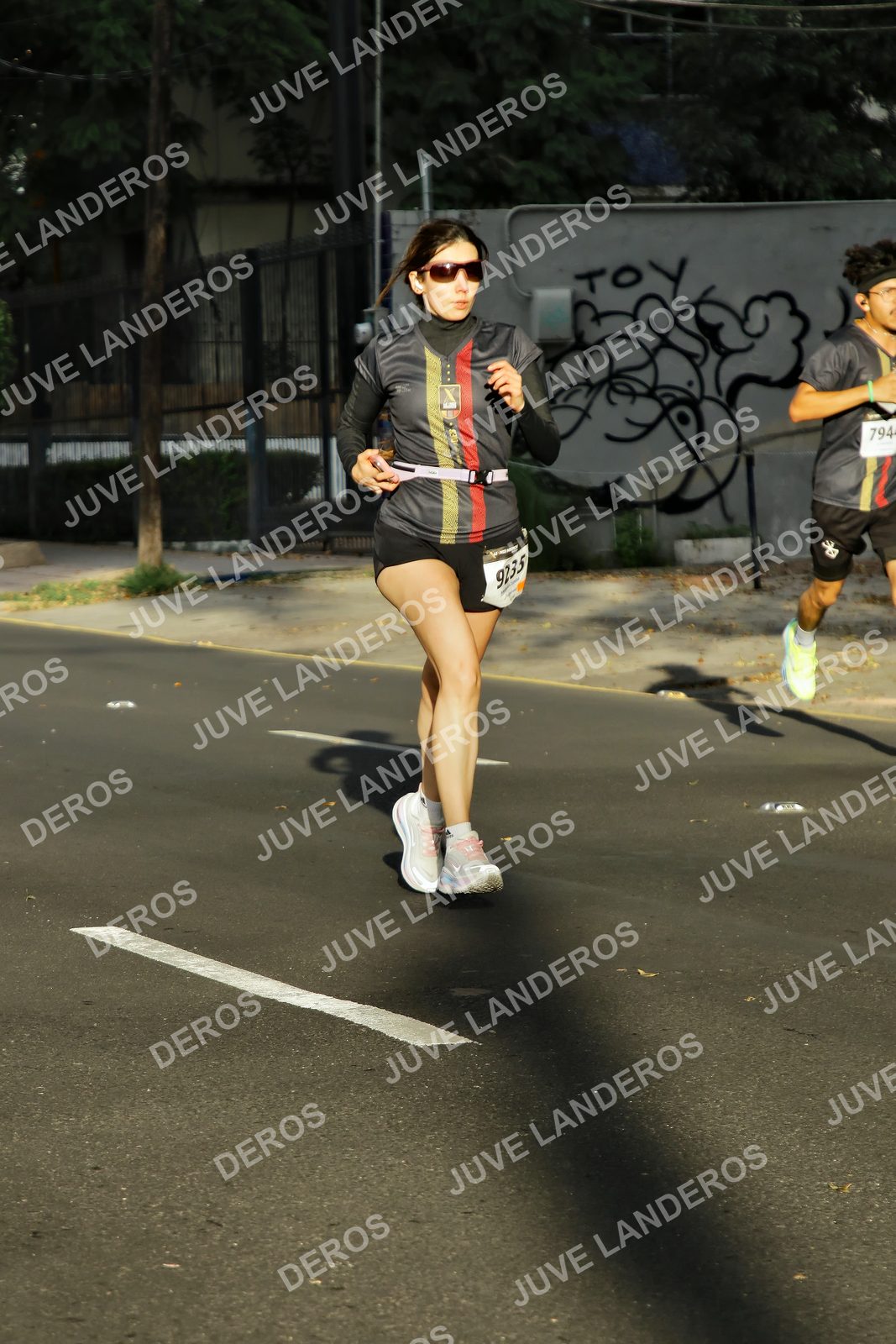 Foto de la X Carrera Leones Negros Red Cola 2026 en Rectoría General de la UdeG, Av. Juárez 976 (meta en Av. Enrique Díaz de León y Pedro Moreno), Guadalajara a las 07:41 · dorsal 9235, 794