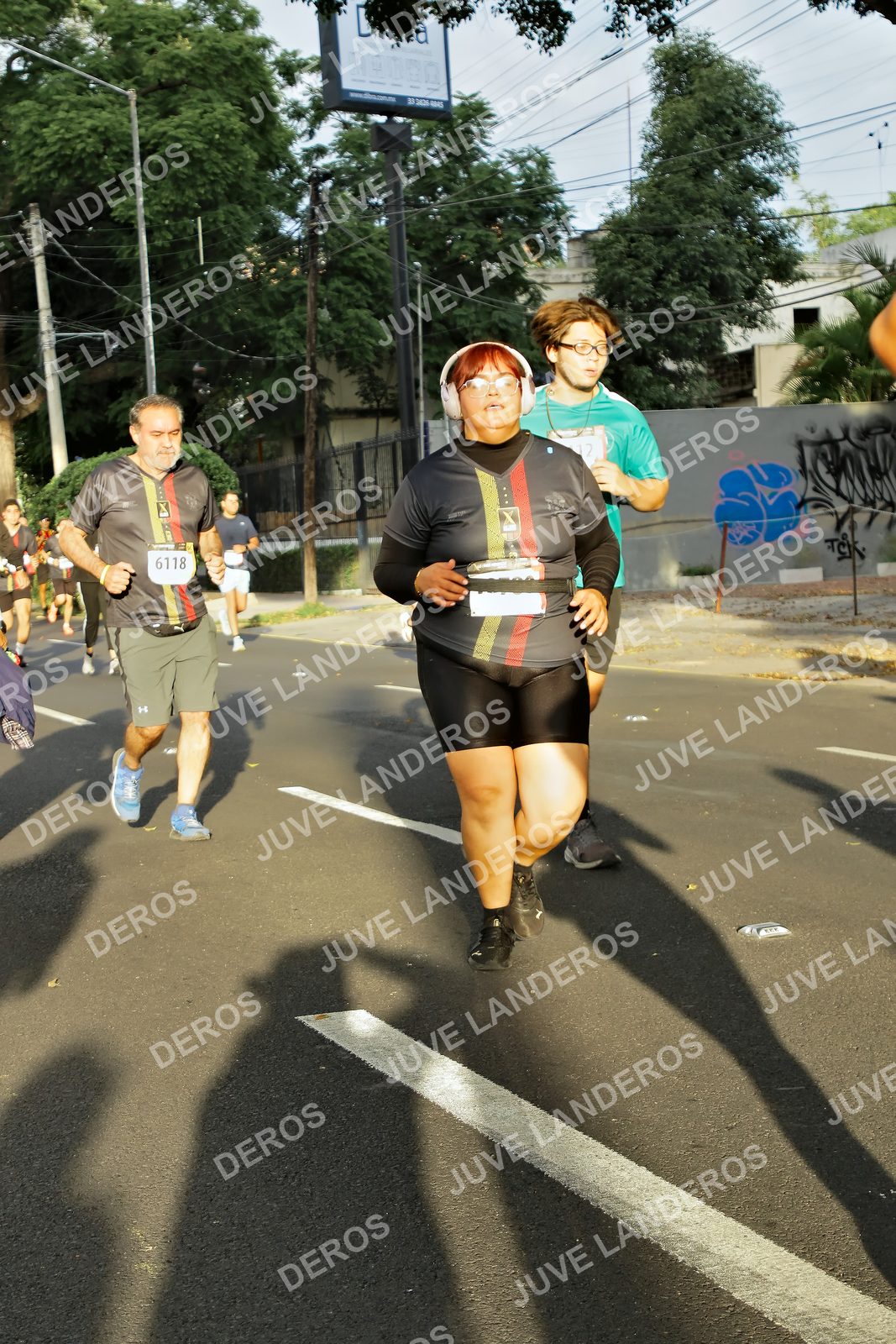 Foto de la X Carrera Leones Negros Red Cola 2026 en Rectoría General de la UdeG, Av. Juárez 976 (meta en Av. Enrique Díaz de León y Pedro Moreno), Guadalajara a las 07:32 · dorsal 6118