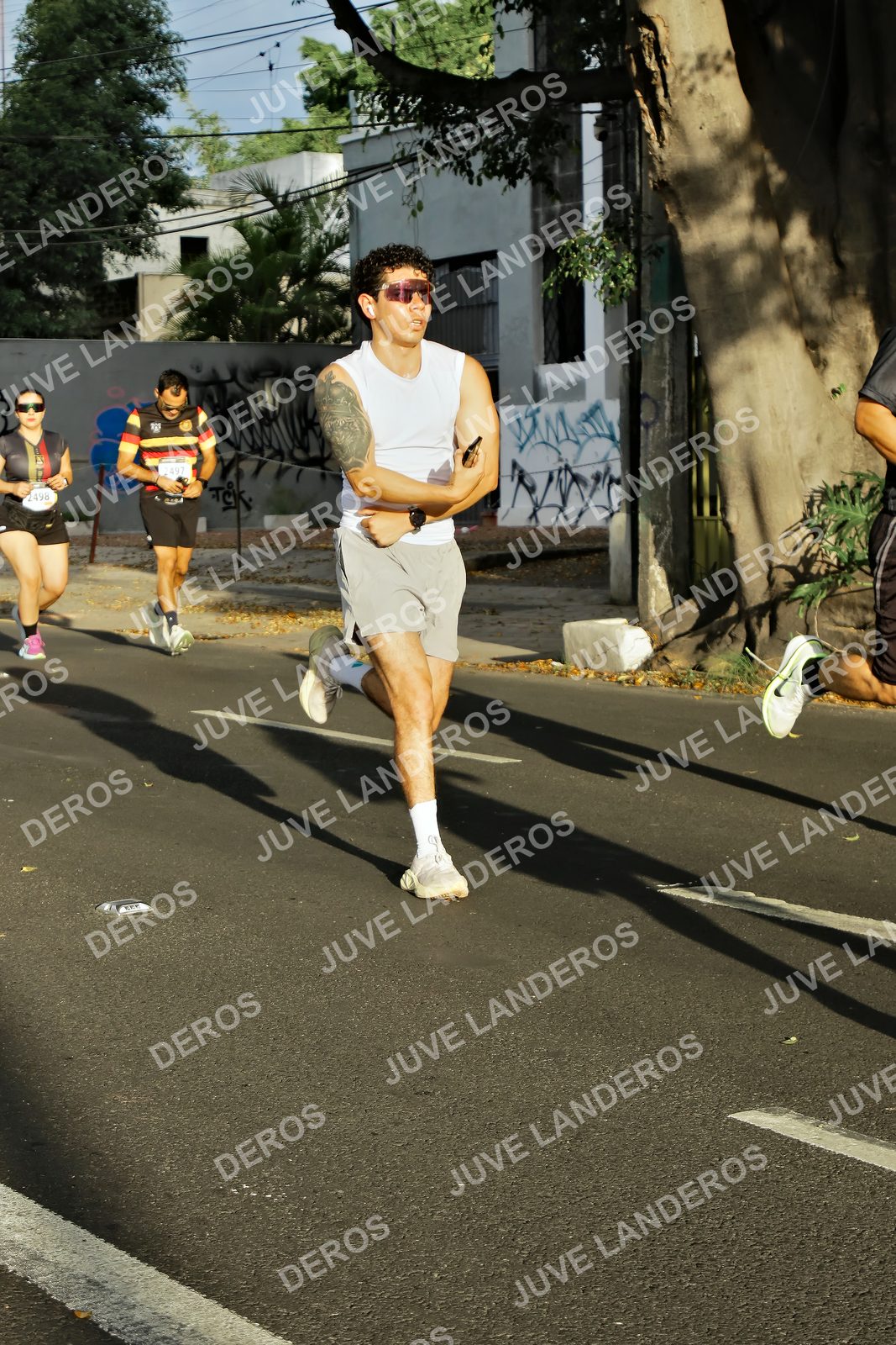 Foto de la X Carrera Leones Negros Red Cola 2026 en Rectoría General de la UdeG, Av. Juárez 976 (meta en Av. Enrique Díaz de León y Pedro Moreno), Guadalajara a las 07:38