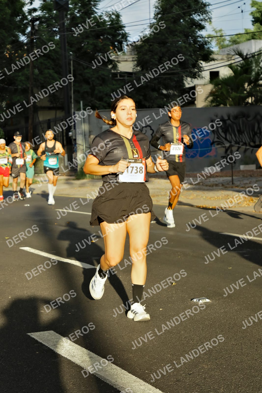 Foto de la X Carrera Leones Negros Red Cola 2026 en Rectoría General de la UdeG, Av. Juárez 976 (meta en Av. Enrique Díaz de León y Pedro Moreno), Guadalajara a las 07:29 · dorsal 8326, 1738