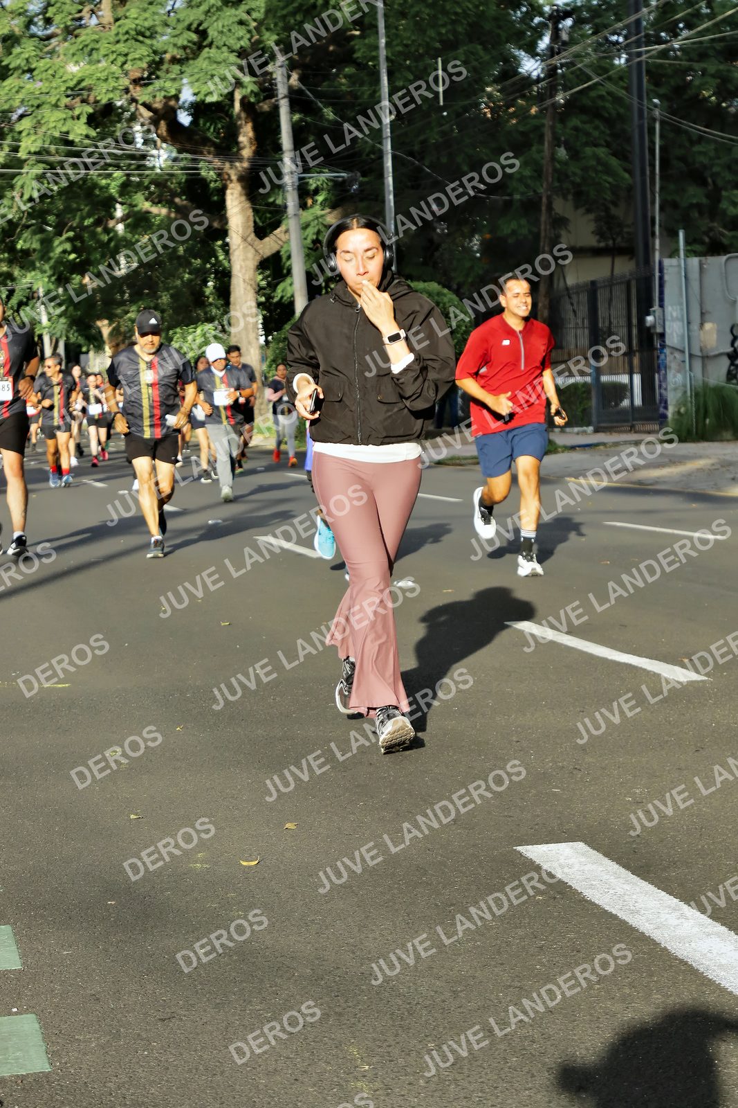 Foto de la X Carrera Leones Negros Red Cola 2026 en Rectoría General de la UdeG, Av. Juárez 976 (meta en Av. Enrique Díaz de León y Pedro Moreno), Guadalajara a las 07:57 · dorsal 85