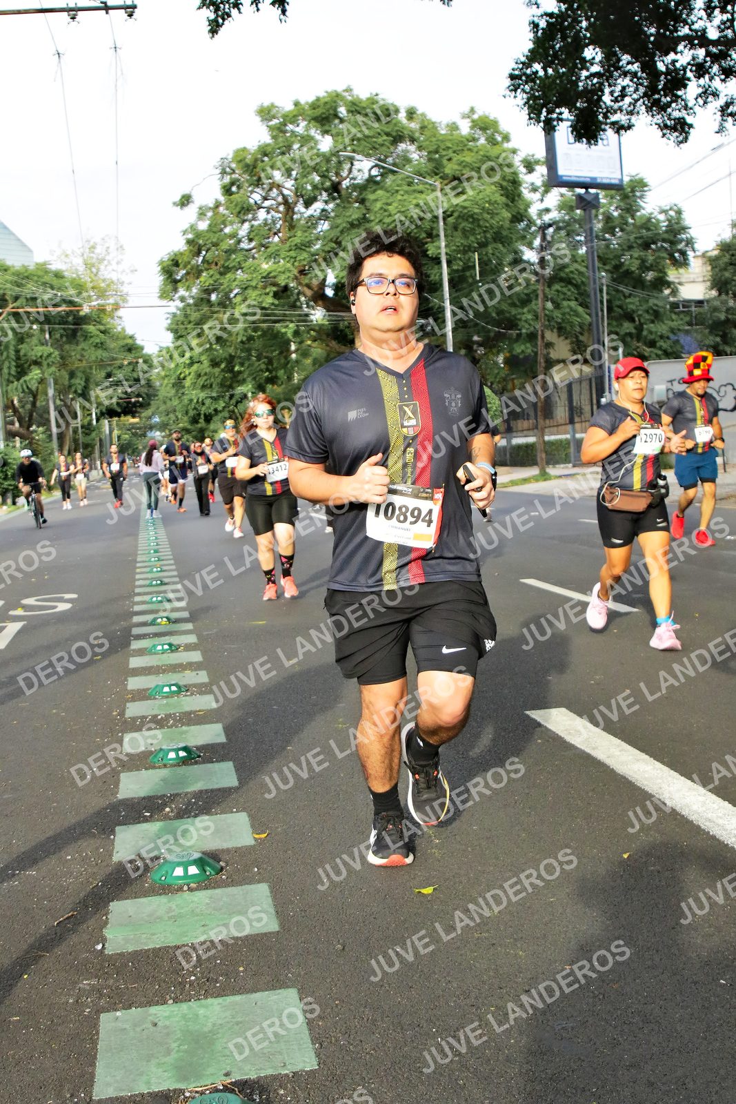Foto de la X Carrera Leones Negros Red Cola 2026 en Rectoría General de la UdeG, Av. Juárez 976 (meta en Av. Enrique Díaz de León y Pedro Moreno), Guadalajara a las 08:04 · dorsal 10894, 2970