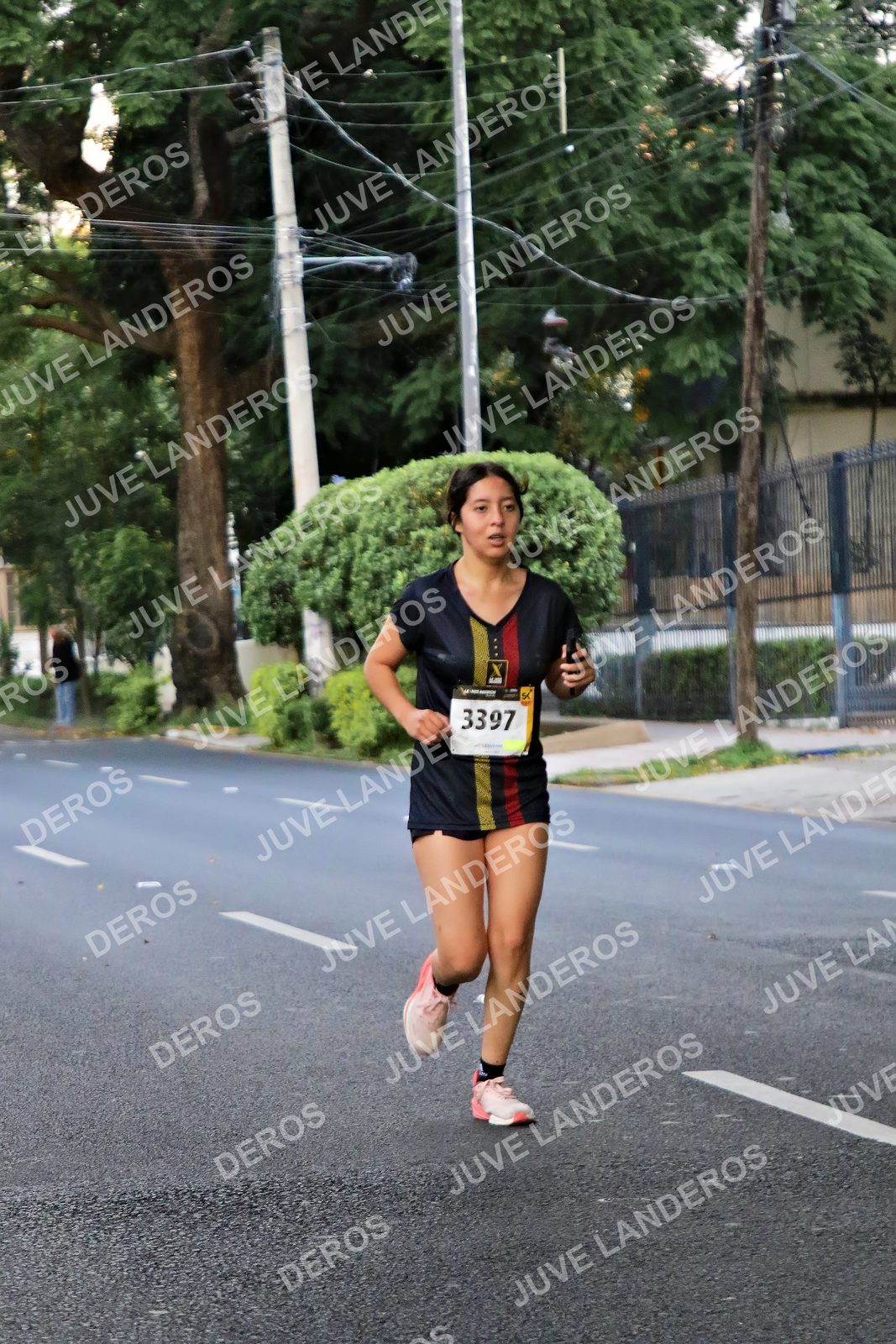 Foto de la X Carrera Leones Negros Red Cola 2026 en Rectoría General de la UdeG, Av. Juárez 976 (meta en Av. Enrique Díaz de León y Pedro Moreno), Guadalajara a las 04:57 · dorsal 3397