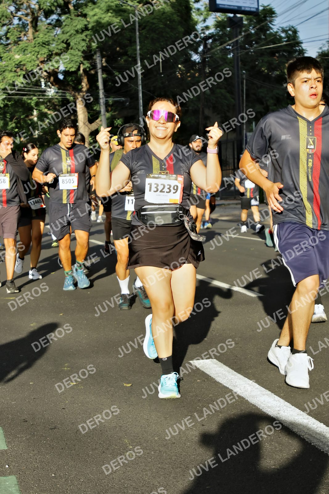 Foto de la X Carrera Leones Negros Red Cola 2026 en Rectoría General de la UdeG, Av. Juárez 976 (meta en Av. Enrique Díaz de León y Pedro Moreno), Guadalajara a las 07:54 · dorsal 13239, 8505, 11, 13465