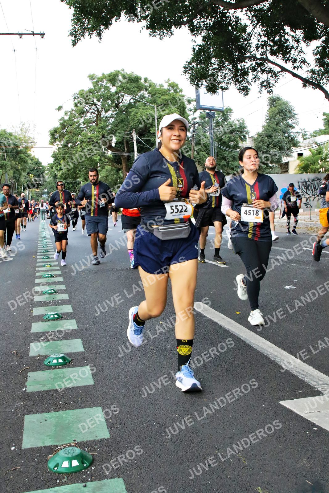 Foto de la X Carrera Leones Negros Red Cola 2026 en Rectoría General de la UdeG, Av. Juárez 976 (meta en Av. Enrique Díaz de León y Pedro Moreno), Guadalajara a las 05:11 · dorsal 5522, 4518, 98