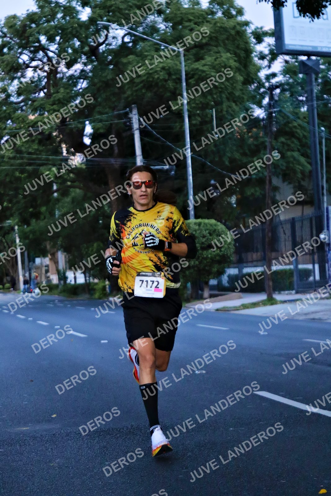 Foto de la X Carrera Leones Negros Red Cola 2026 en Rectoría General de la UdeG, Av. Juárez 976 (meta en Av. Enrique Díaz de León y Pedro Moreno), Guadalajara a las 04:51 · dorsal 7172