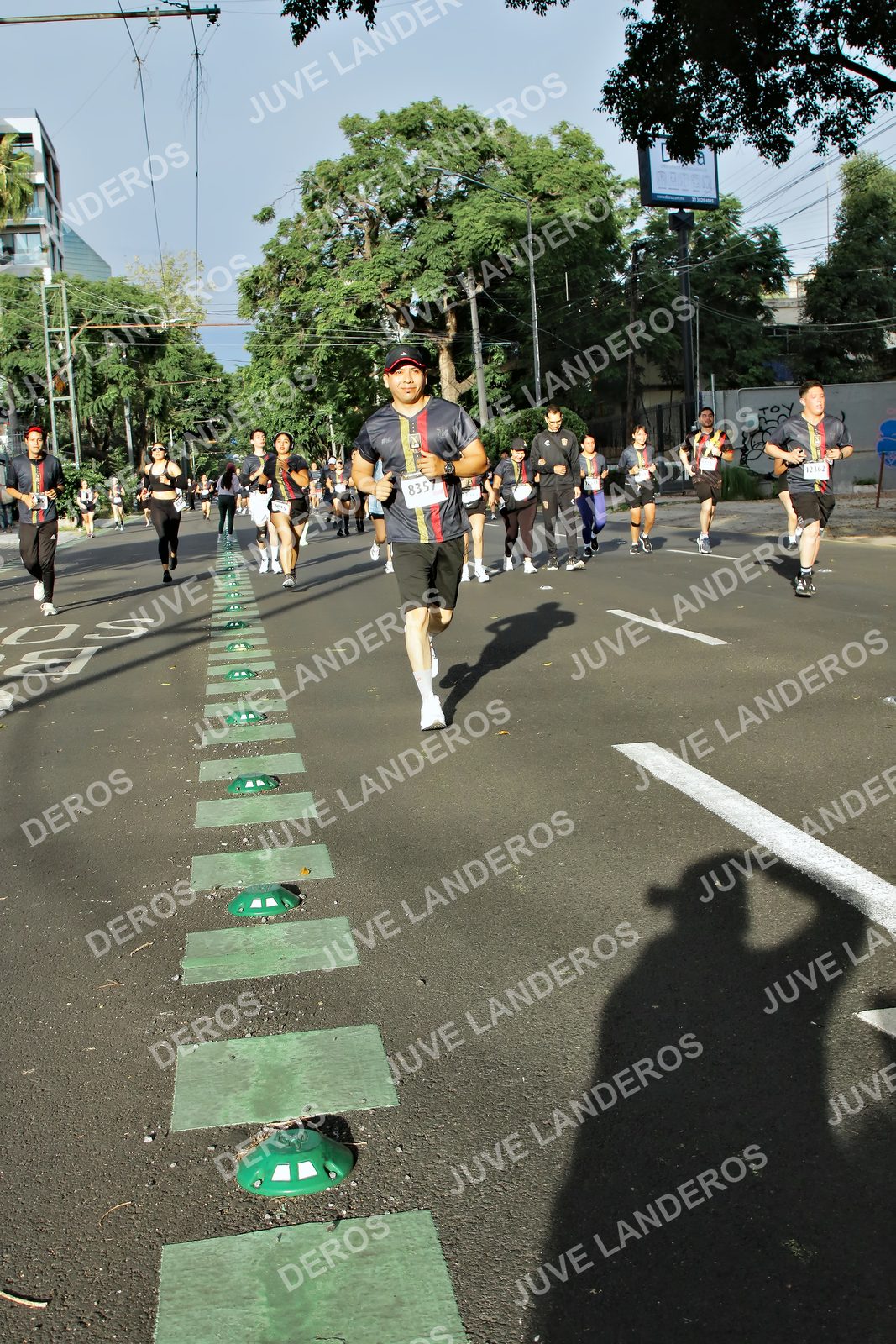 Foto de la X Carrera Leones Negros Red Cola 2026 en Rectoría General de la UdeG, Av. Juárez 976 (meta en Av. Enrique Díaz de León y Pedro Moreno), Guadalajara a las 08:00 · dorsal 8357