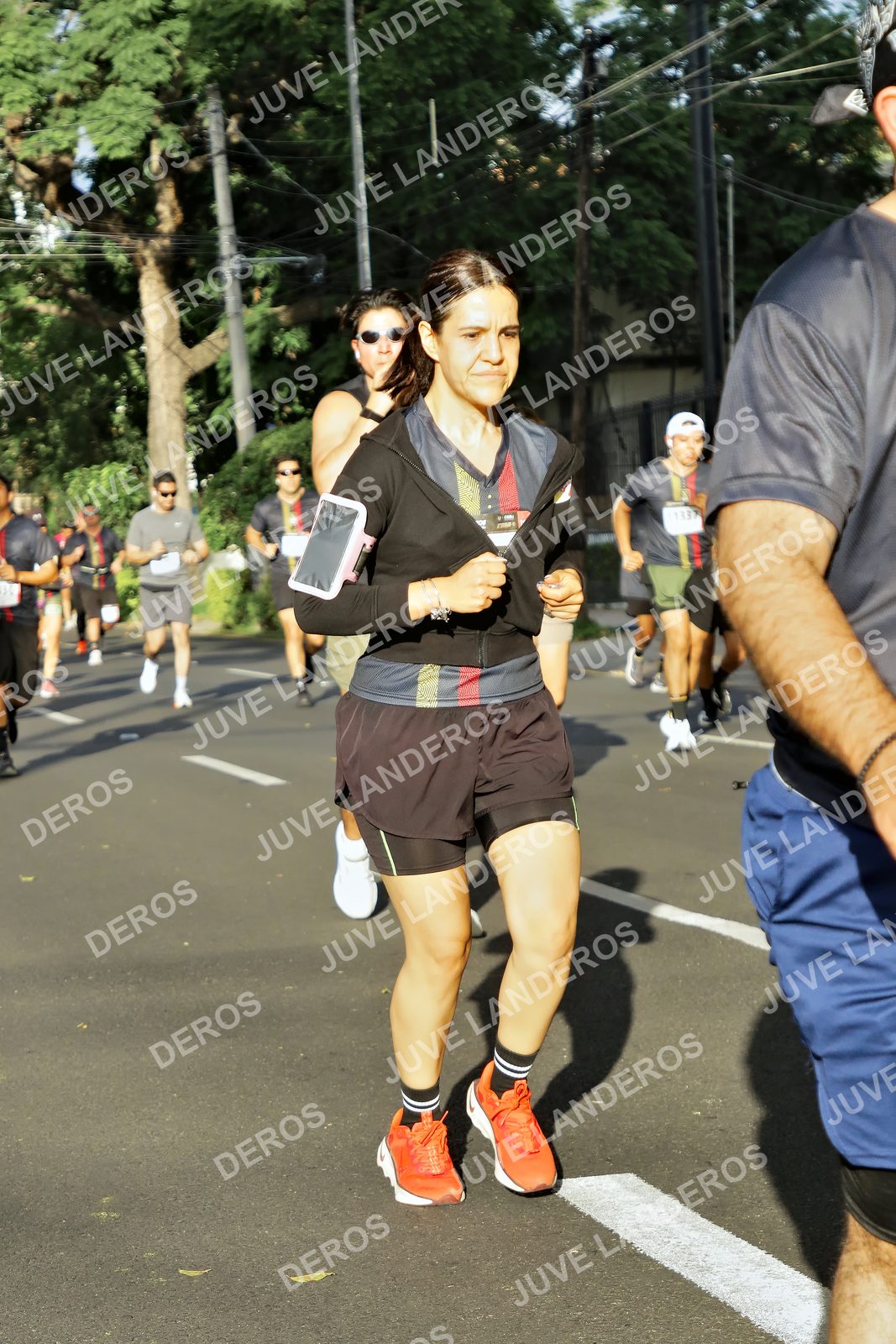 Foto de la X Carrera Leones Negros Red Cola 2026 en Rectoría General de la UdeG, Av. Juárez 976 (meta en Av. Enrique Díaz de León y Pedro Moreno), Guadalajara a las 07:55 · dorsal 1337