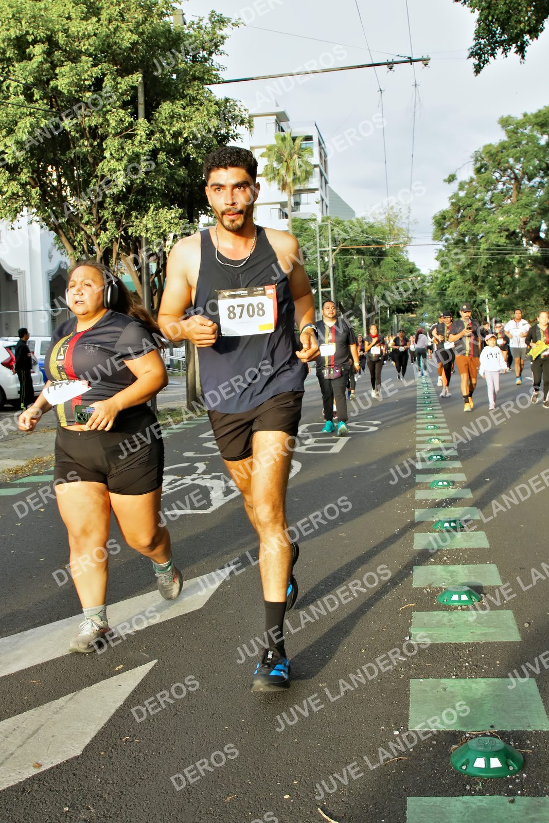 Foto de la X Carrera Leones Negros Red Cola 2026 en Rectoría General de la UdeG, Av. Juárez 976 (meta en Av. Enrique Díaz de León y Pedro Moreno), Guadalajara a las 07:34 · dorsal 8708