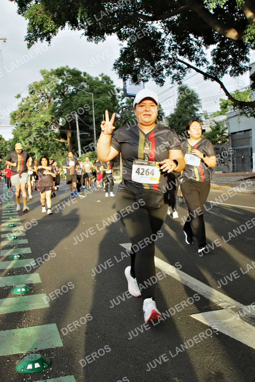 Foto de la X Carrera Leones Negros Red Cola 2026 en Rectoría General de la UdeG, Av. Juárez 976 (meta en Av. Enrique Díaz de León y Pedro Moreno), Guadalajara a las 07:24 · dorsal 4264, 35