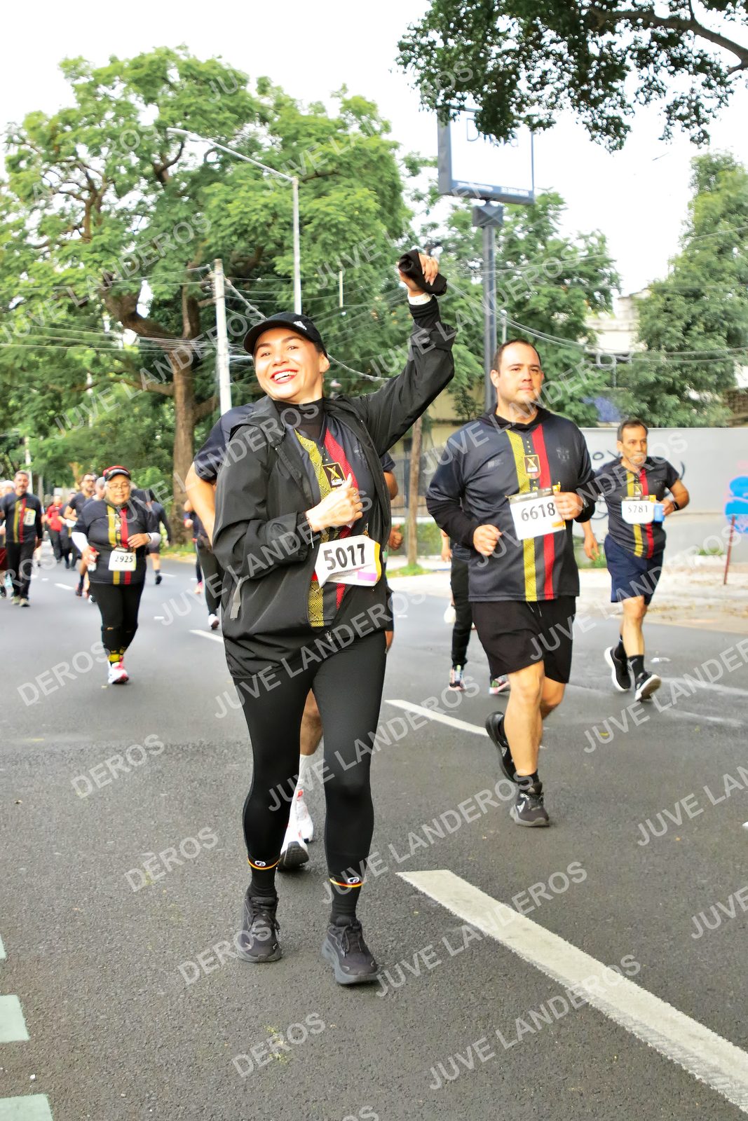 Foto de la X Carrera Leones Negros Red Cola 2026 en Rectoría General de la UdeG, Av. Juárez 976 (meta en Av. Enrique Díaz de León y Pedro Moreno), Guadalajara a las 07:20 · dorsal 6618, 5017, 5781, 1925
