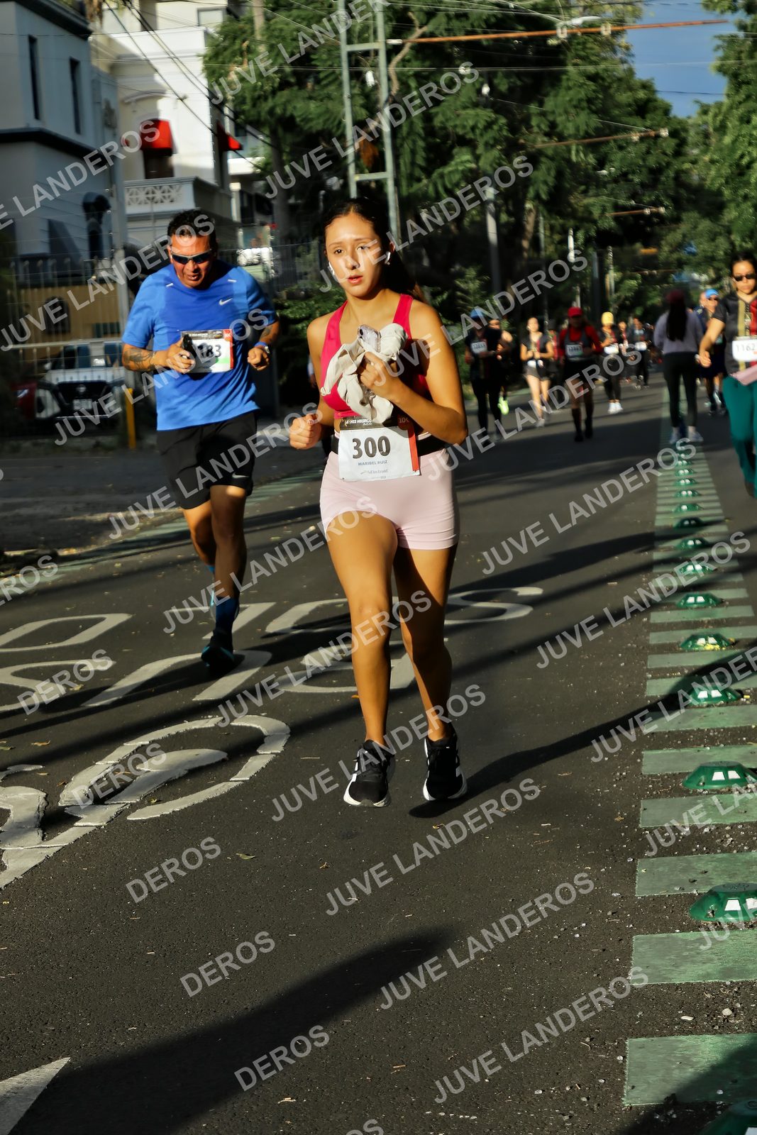Foto de la X Carrera Leones Negros Red Cola 2026 en Rectoría General de la UdeG, Av. Juárez 976 (meta en Av. Enrique Díaz de León y Pedro Moreno), Guadalajara a las 07:51 · dorsal 300, 183