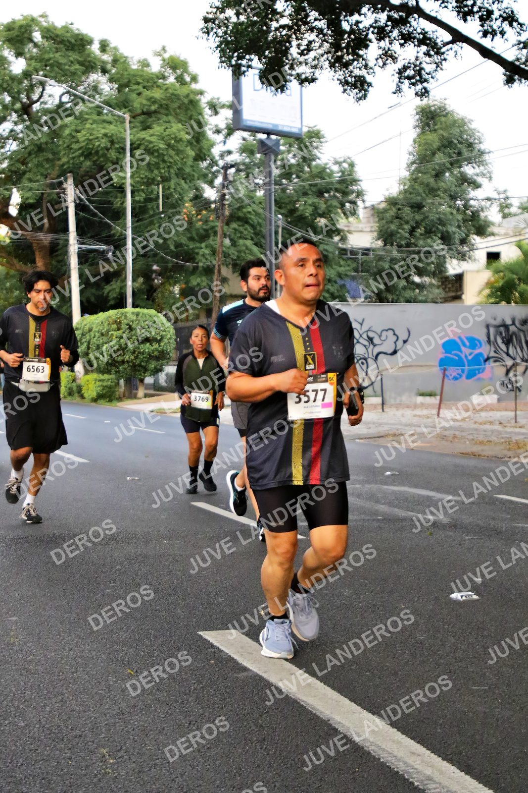 Foto de la X Carrera Leones Negros Red Cola 2026 en Rectoría General de la UdeG, Av. Juárez 976 (meta en Av. Enrique Díaz de León y Pedro Moreno), Guadalajara a las 04:58 · dorsal 3577, 3769