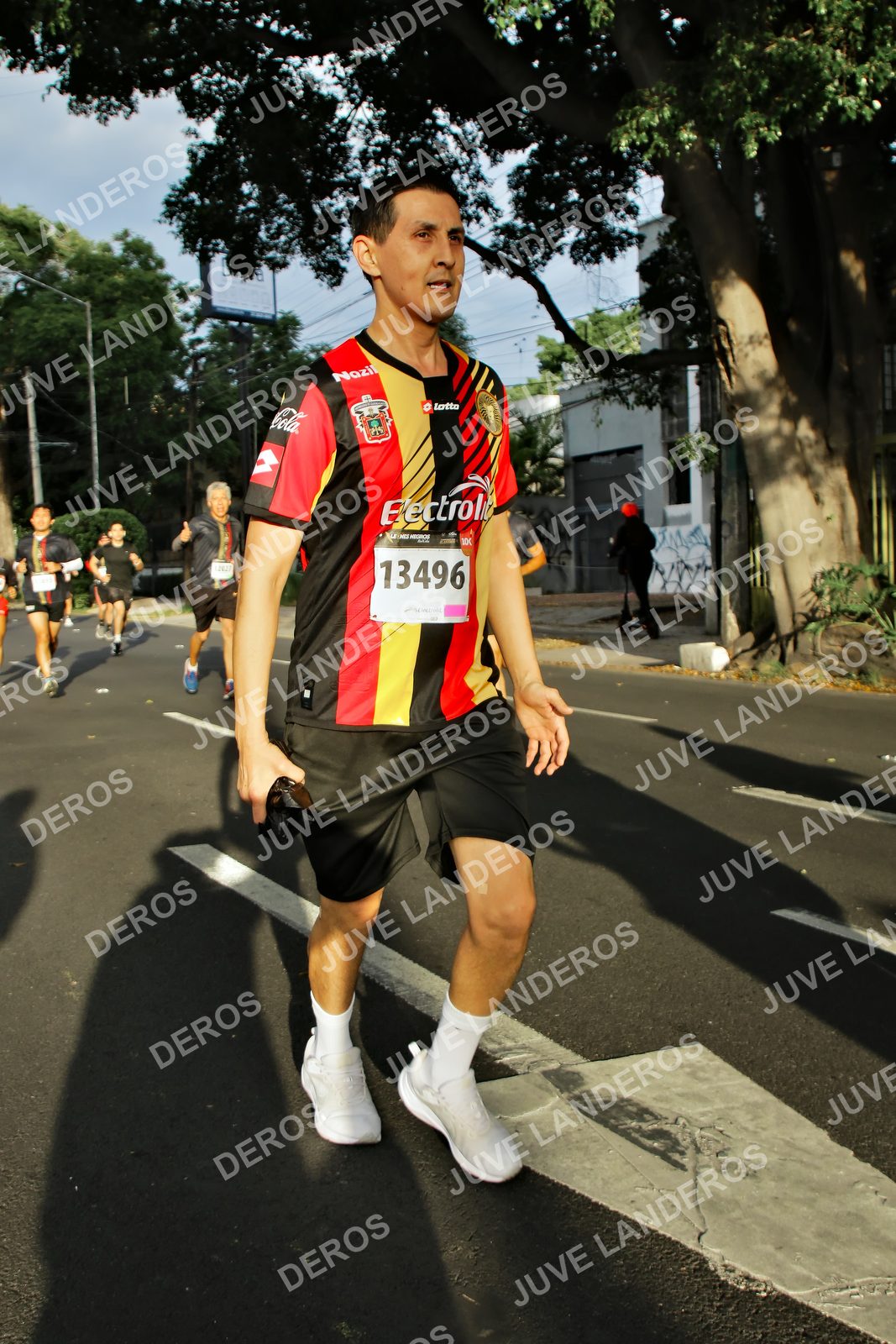 Foto de la X Carrera Leones Negros Red Cola 2026 en Rectoría General de la UdeG, Av. Juárez 976 (meta en Av. Enrique Díaz de León y Pedro Moreno), Guadalajara a las 07:37 · dorsal 13496