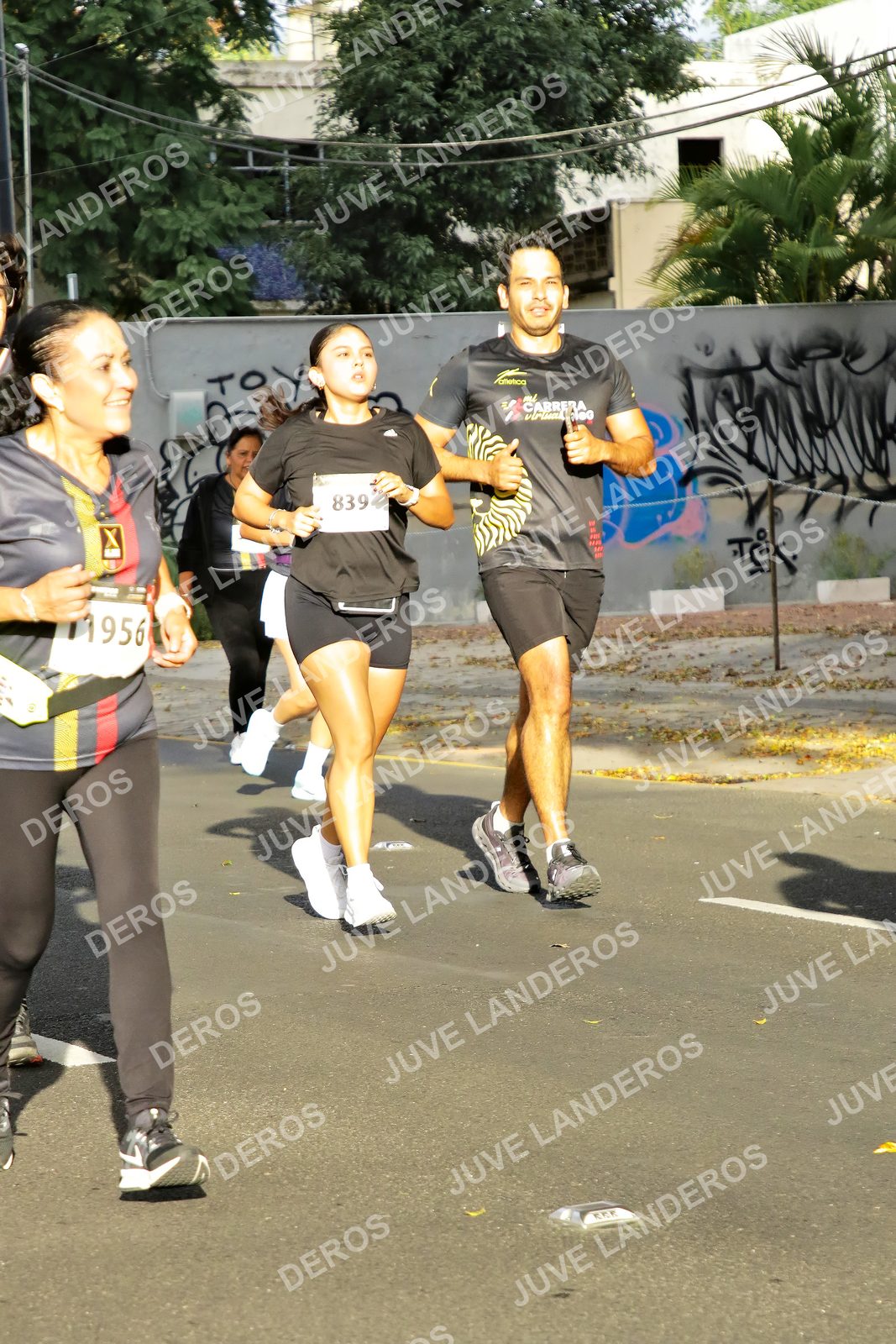 Foto de la X Carrera Leones Negros Red Cola 2026 en Rectoría General de la UdeG, Av. Juárez 976 (meta en Av. Enrique Díaz de León y Pedro Moreno), Guadalajara a las 08:01 · dorsal 839, 1956