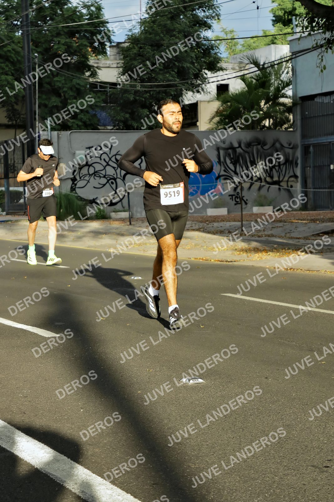 Foto de la X Carrera Leones Negros Red Cola 2026 en Rectoría General de la UdeG, Av. Juárez 976 (meta en Av. Enrique Díaz de León y Pedro Moreno), Guadalajara a las 07:41 · dorsal 9519, 8984